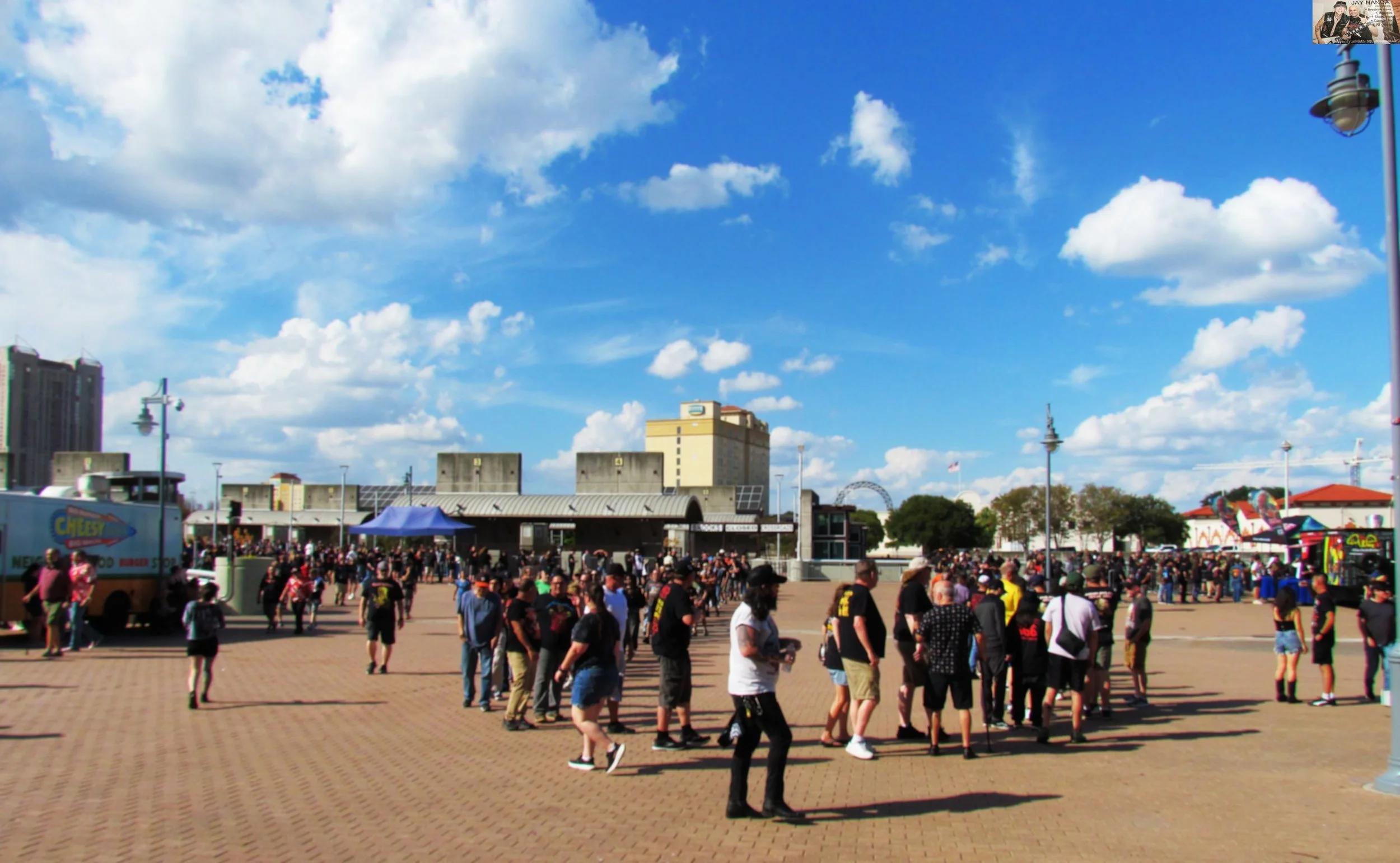  The end of the merch line on the far left winds like a snake toward the middle and eventually to one of the three T-shirt stands on the far right outside the H-E-B plaza.  