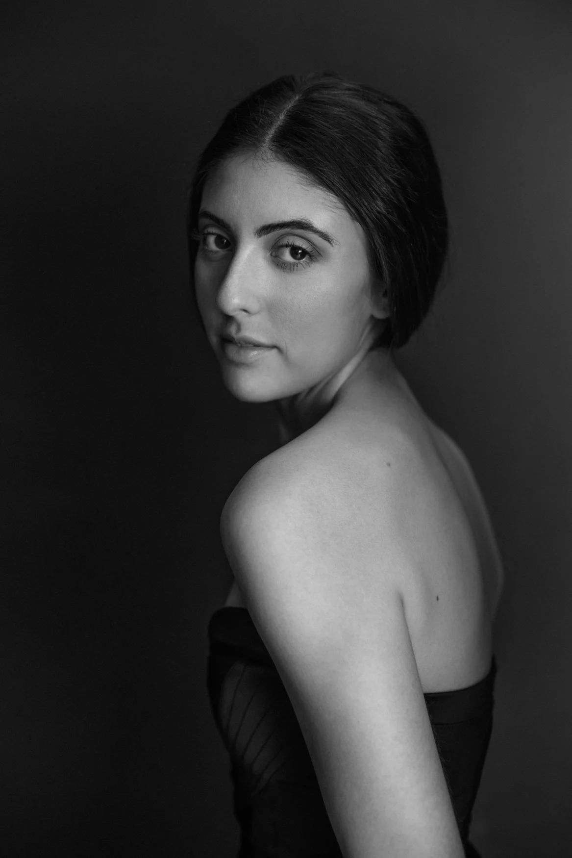 Black and White Fashion Hradshot1 Analia Paino Portrait Photography_.jpg