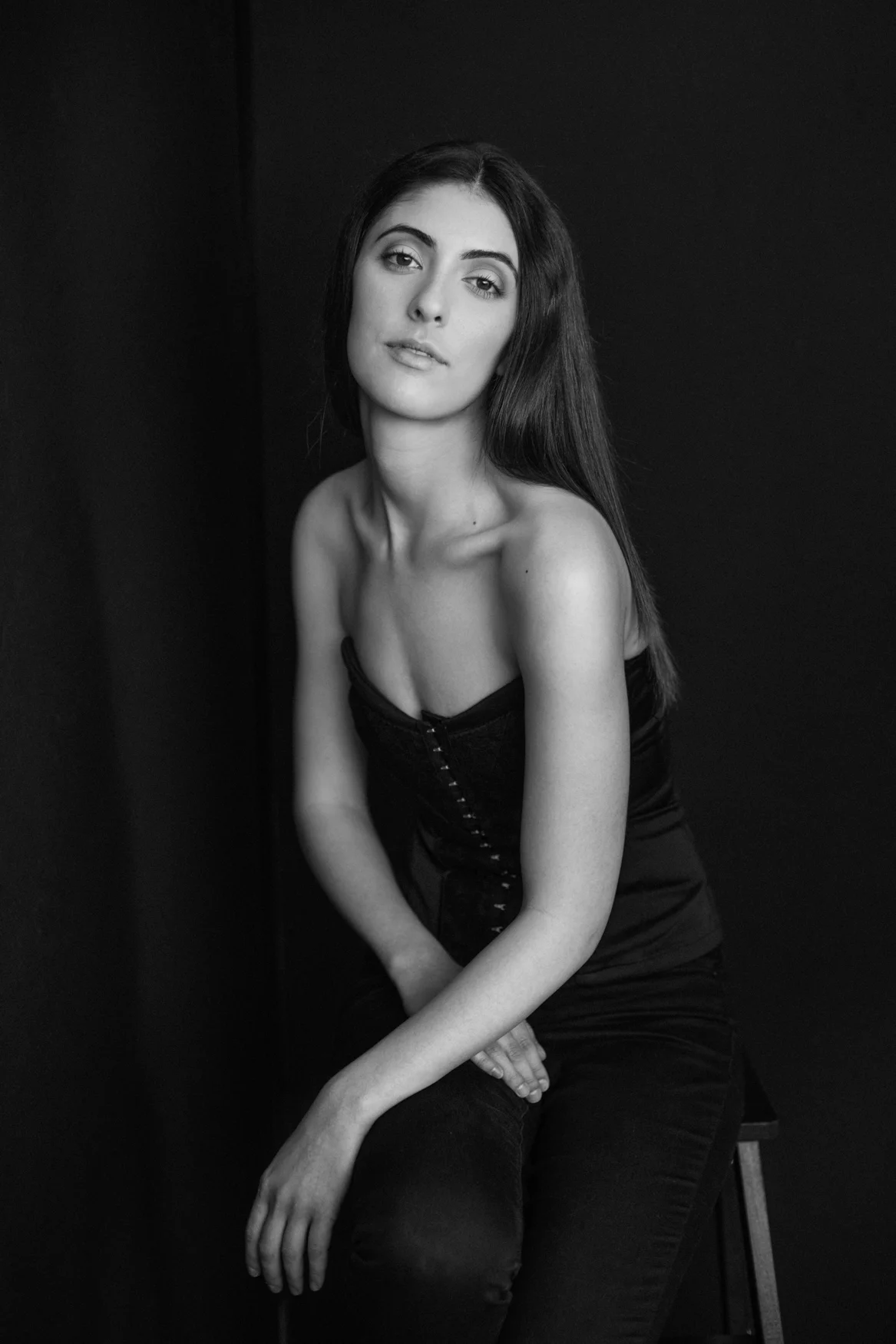 Black and White Fashion Hradshot2 Analia Paino Portrait Photography_.jpg