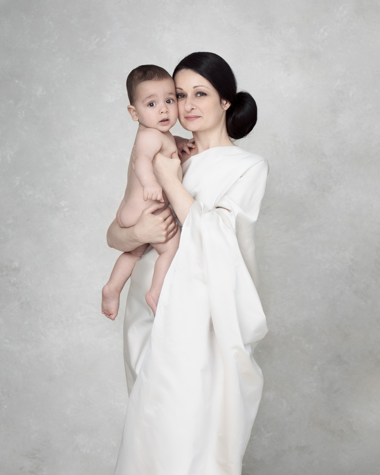 Elegant Classic Motherhood Family Baby Portraits11 Analia Paino Portrait Photography_.jpg