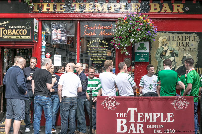 The lads, The Temple Bar, Temple Bar Dublin, June 2016