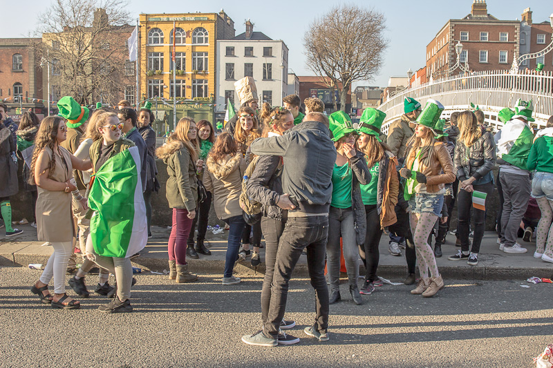 Half Penny Bridge kiss, St Patrick's Festival 2106