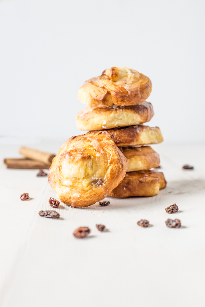 Pastry with raisins and cookies-5907.jpg