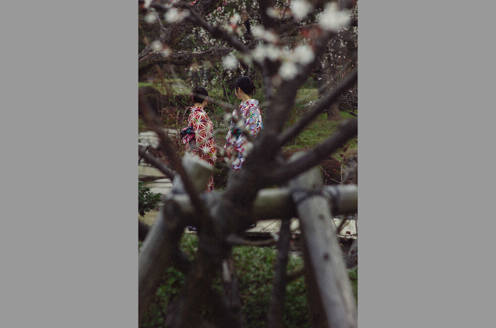 kimono-garden-girls-turned2_STEVE ATKINS PHOTOGRAPHY2.jpg