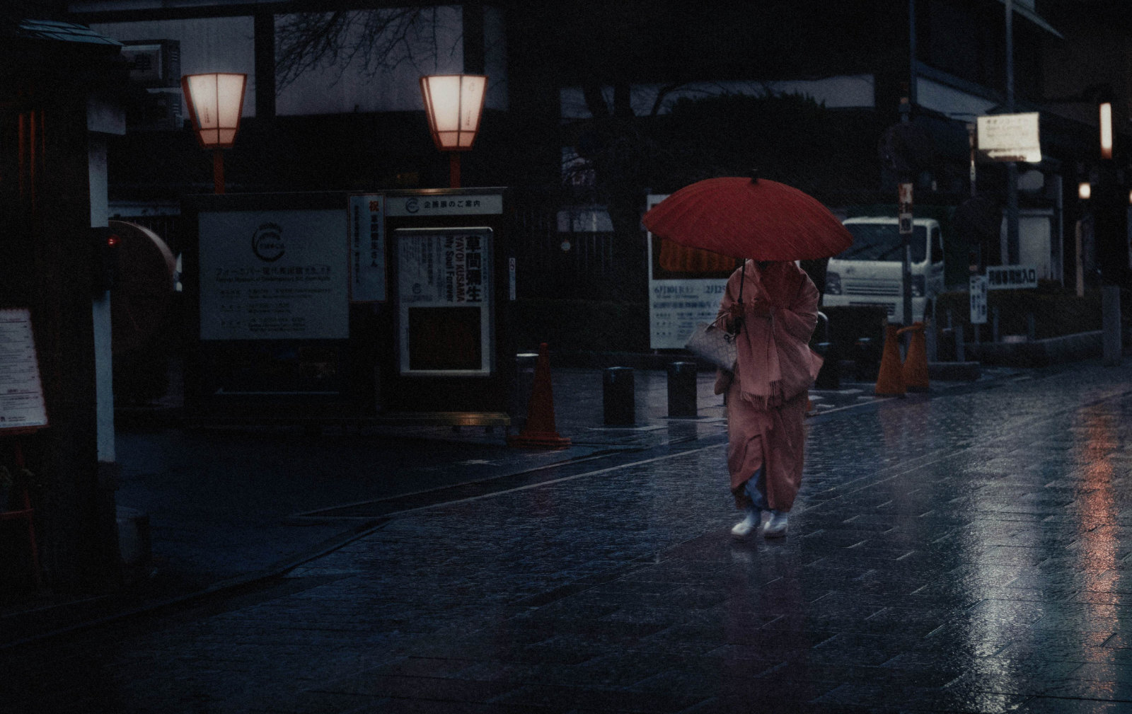 Gion-Rainy-Night2_STEVE ATKINS PHOTOGRAPHY.jpg