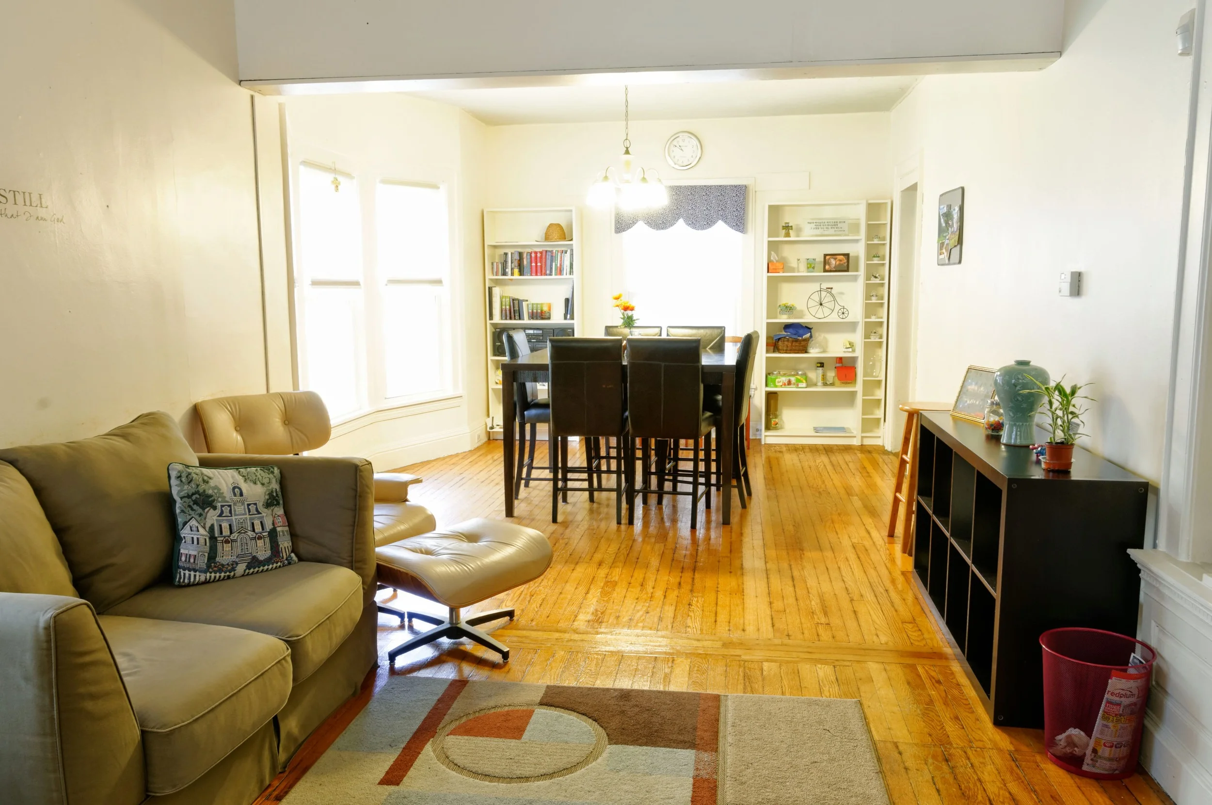 기숙사 (Dormitory) 거실 (Living room)