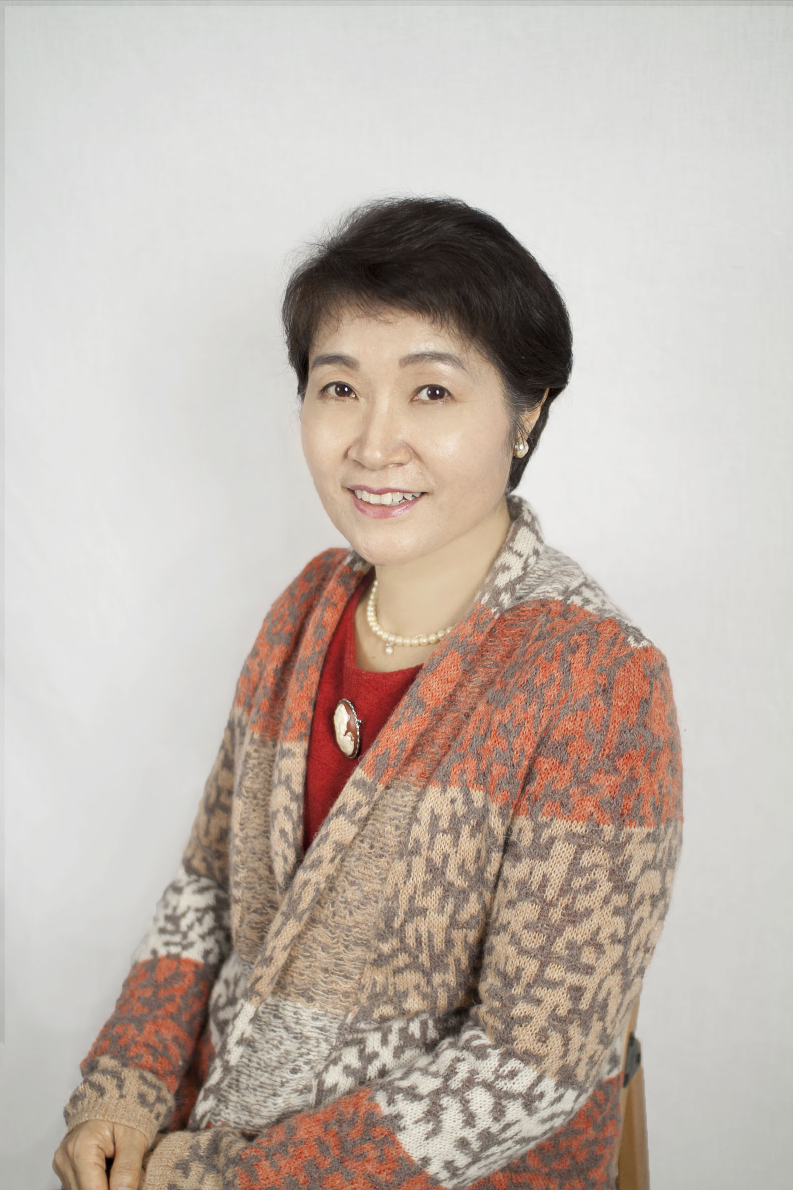 배수향 전도사 (상담) 뜨거운 그리스도의 심장과 자애로운 어머니의 마음을 가지고, 성경적 상담학을 통해 배운 하나님의 방법대로 영혼을 치유, 회복케하시는 하나님의 말씀과 천하보다 귀한 한 영혼을 품는 기도로써 성령의 도우심을 힘입어, 보내신 하나님의 종들의 자녀를 사랑과 평강의 주님께로 인도할 born counselor 예수향기.