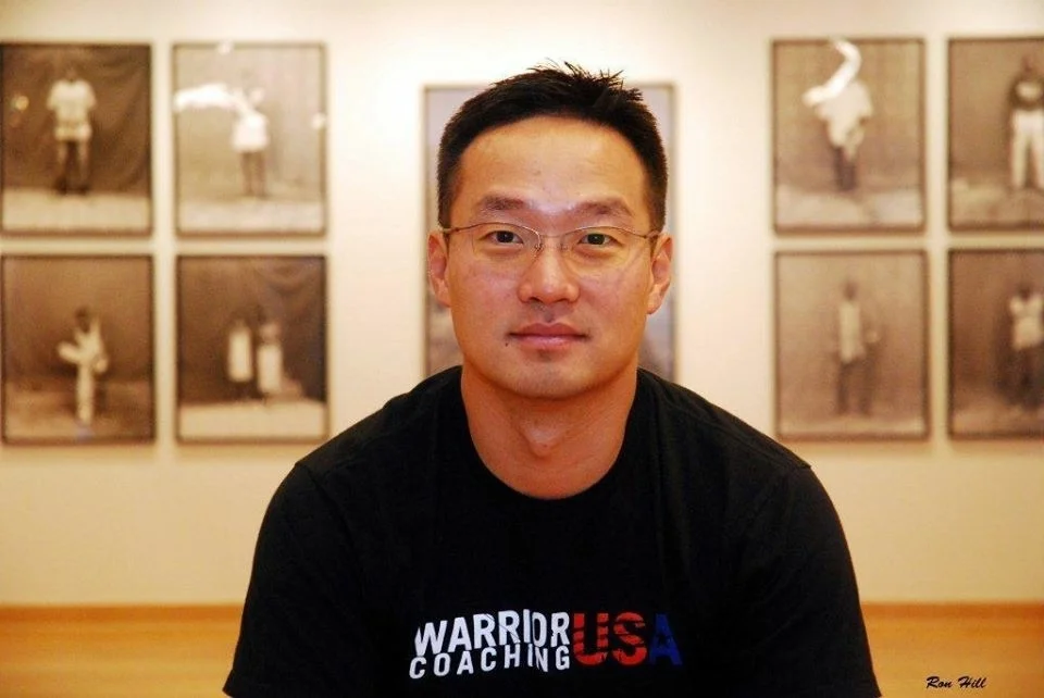 유성원 (Outreach) 부르심에 합당한 능력의 삶을 살기 위해 최선을 다하는 그리스도의 용사입니다. 현재 시라큐스 한인교회에서 Youth 코디와 선교담당을, 사랑하는 아내 데라와 네 자녀와 함께 섬기고 있습니다. 여수룬 학교를 통해 주님이 하실 일을 기대하며 기다립니다.