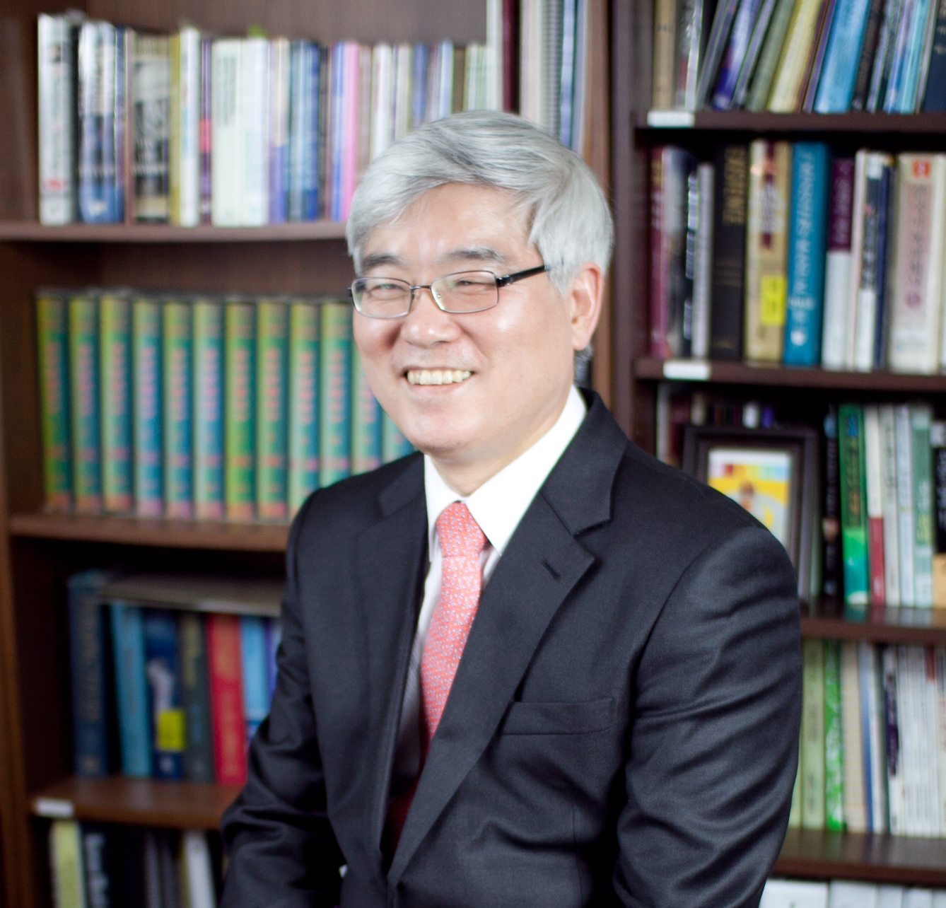 Rev. Dr. Yong Ju Jee (Principal) Currently serving as the pastor of the Korean Church of Syracuse, Rev. Jee has been called to this ministry as He strives to pursue first and foremost the Kingdom of God and His righteousness. After having a P