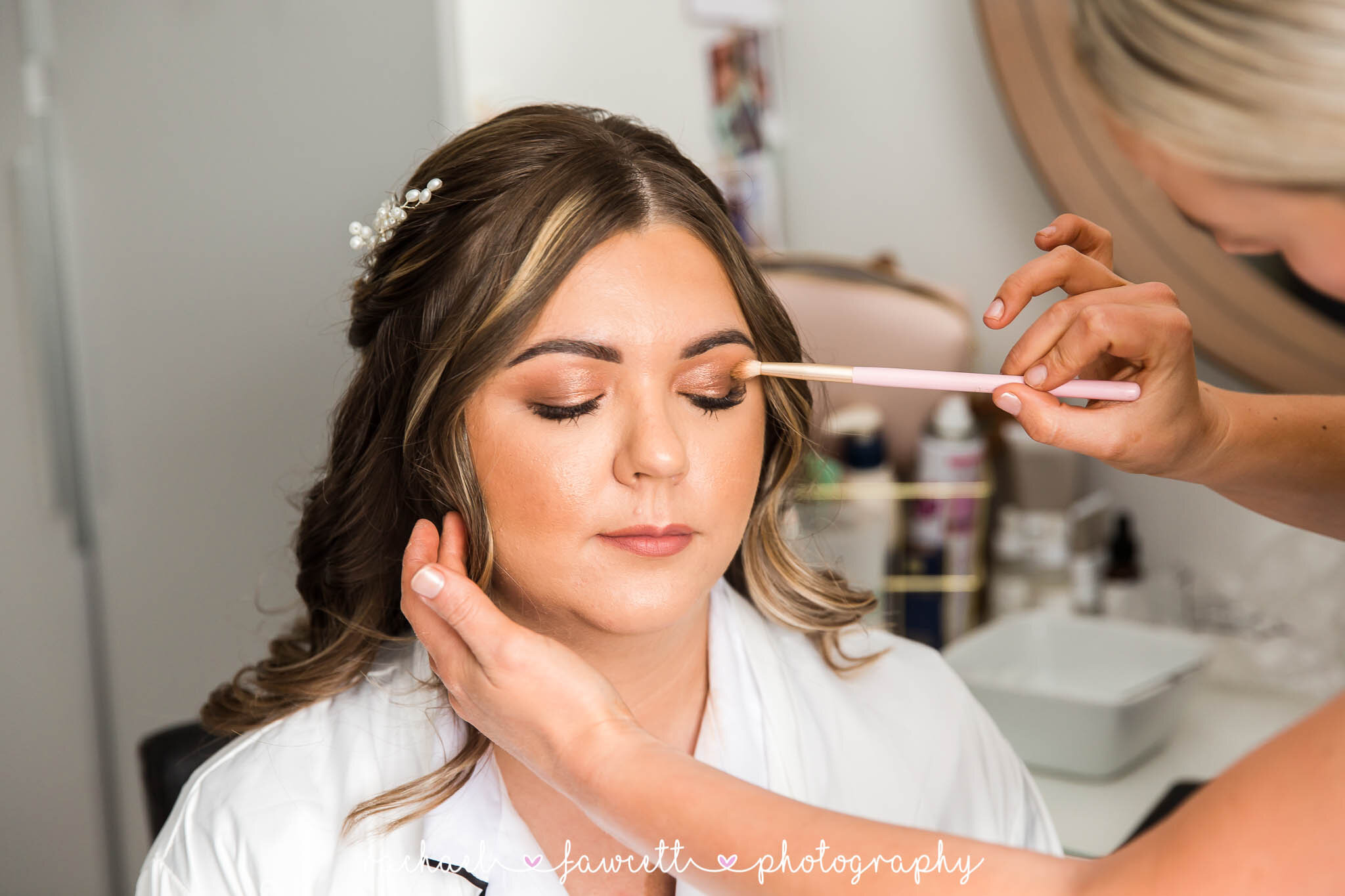 Those finishing touches before it's time to go marry the love of you life! ✨✨
Beth you are so gorgeous!! 🤍🤍🤍