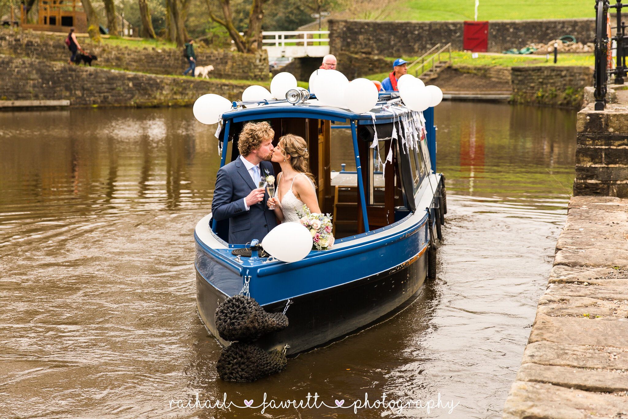 🤍 Mr &amp; Mrs Tienstra 🤍

The loveliest Bride and Groom, the happiest guests, gorgeous venue, a ceilidh, a canal boat and the most colourful confetti shot ever = EPIC WEDDING. Congratulations Sam and Robbie! 😍😘

#standedgetunnelwedding #harrogat
