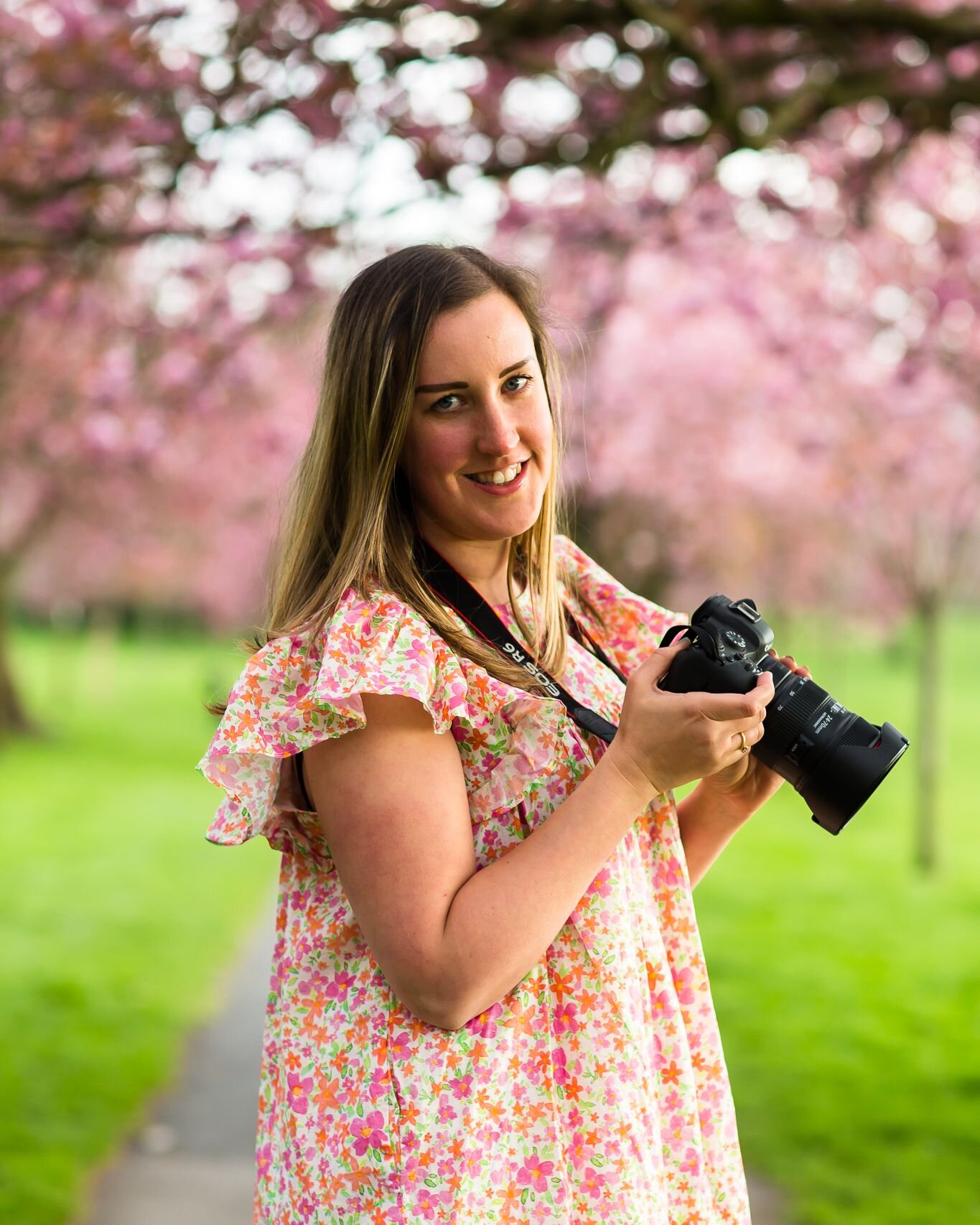 🌸 HELLO  SPRING 🌸

Just wanted to say 'Hi' to followers, new and old. 👋

I know spring started back in March but honestly I think I've been non-stop shooting since then. You've all kept me super busy already this year with weddings, newborn babies