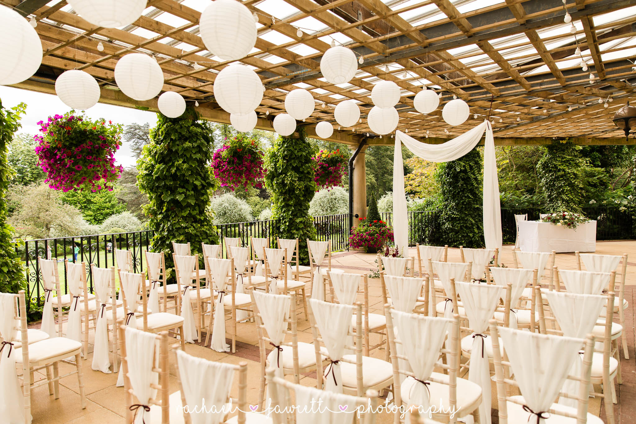 🩷 CEREMONY  LOCATION 🩷

How lucky we are in Yorkshire to have some of the dreamiest, fairytale locations to say your vows. ✨ Indoor, outdoor, overlooking the ocean or the countryside - which would you choose? 😍💞

@sunpavilion.harrogate 
@hospitiu