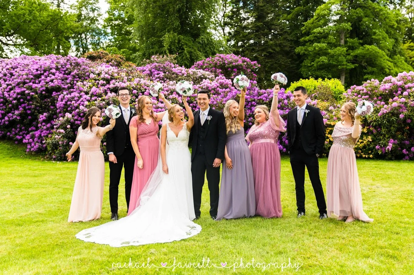 Trends that I love as a colourful wedding photographer 🌈🩷 

Day 1 🌟 Bridesmaids wearing different dresses!

I looove this trend so much and hope it continues for many more years to come! As a photographer who seeks colour it always makes me super 