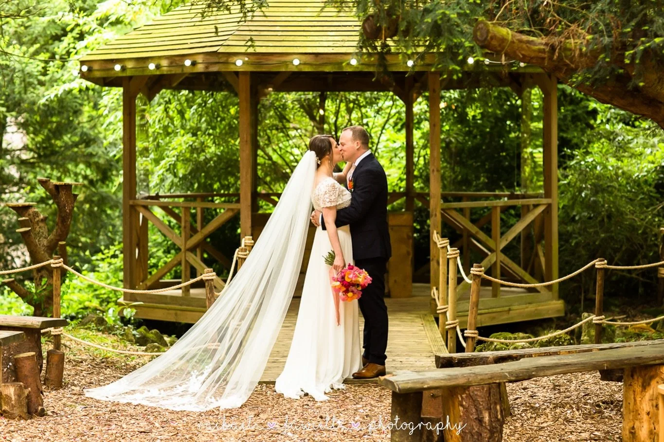 Trends that I love as a colourful wedding photographer 🌈🩷 

Day 4 ✨ Veils of dreammmmmsss 😍😍 how I love a swooshy, swishy veil of dreams! 🥰 

#harrogateweddingphotographer #harrogatephotographer #yorkweddingphotographer