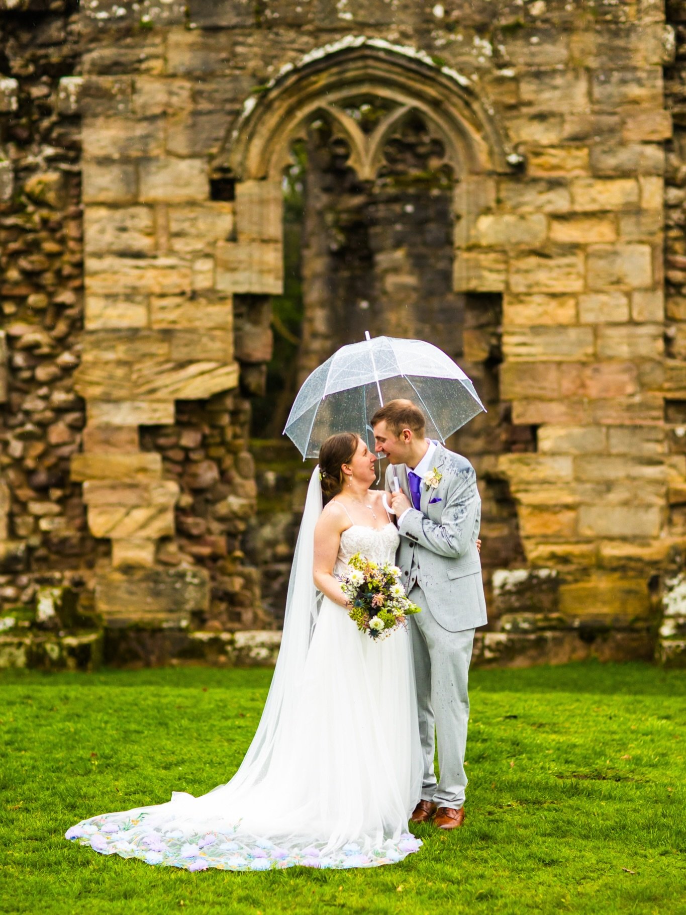 🩷 MR &amp;  MRS  H 🩷

Charlotte &amp; Matt got married at The Castle Inn and had the most incredibly beautiful day! Despite the weather of 47mph winds and rain all day, they braved the outdoors for photos at the castle and I don&rsquo;t think they&