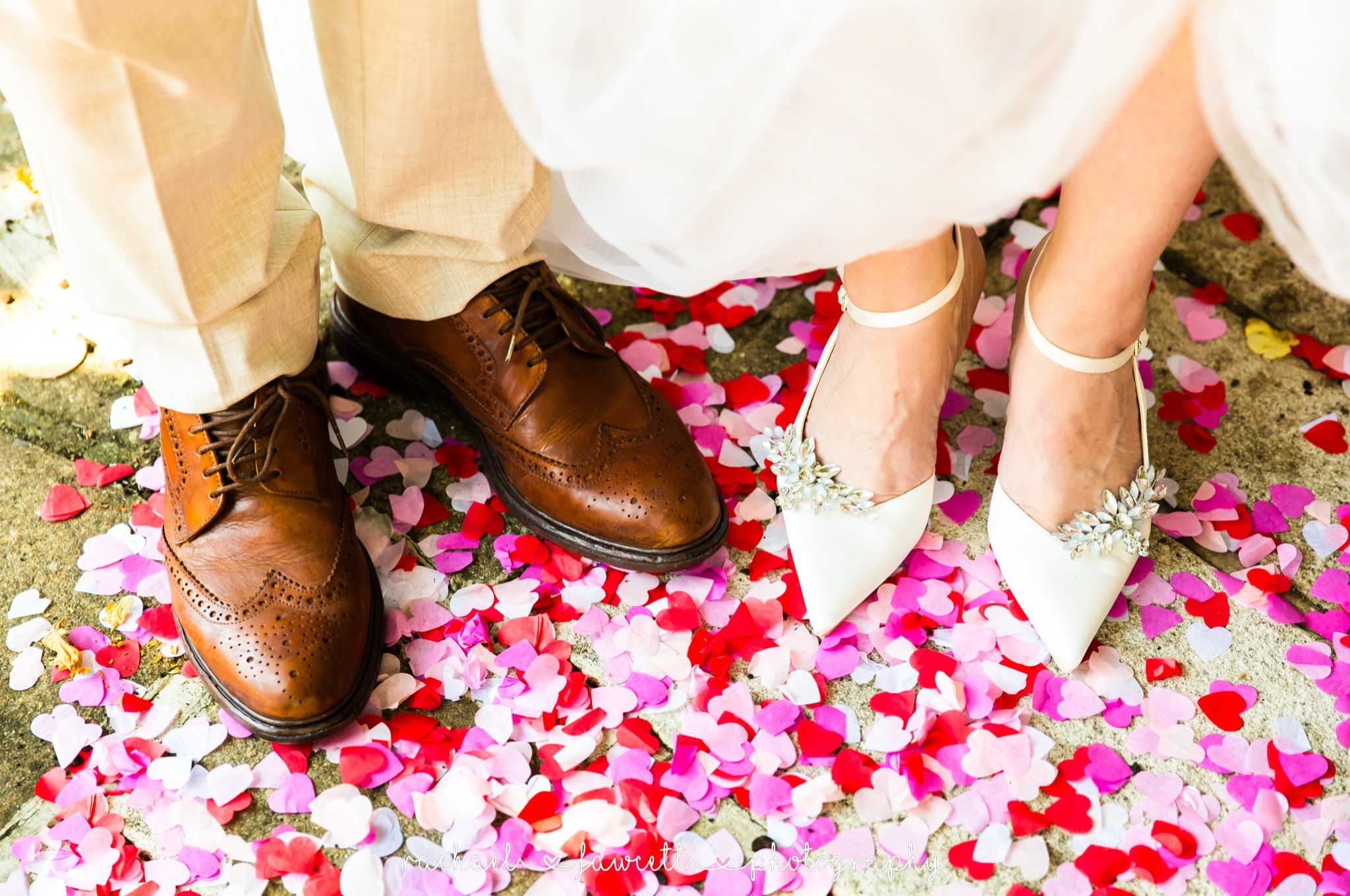 Because this photo needed its own post&hellip; 😍👠👞

❤️🩷🤍❤️🩷🤍

#harrogateweddingphotographer #harrogateweddingphotography #biltonhousewedding #harrogateelopement
