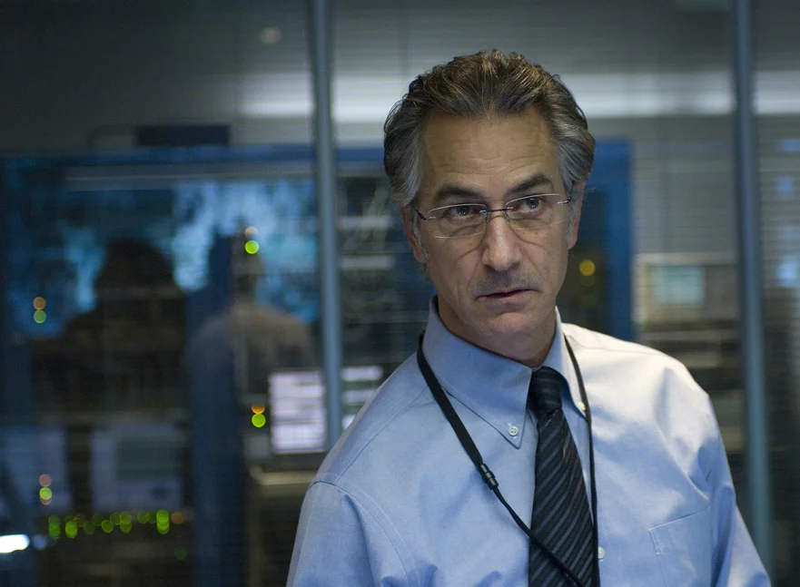 Noah Vosen ( David Strathairn) - a new evil white guy who wants to kill Matt Damon.