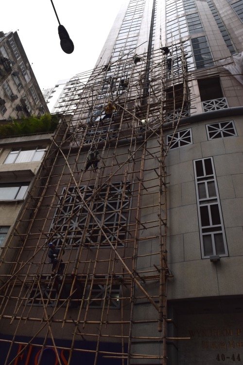 I don't know how much these guys make, but it isn't enough.&nbsp; What do you think OSHA would have to say about this?