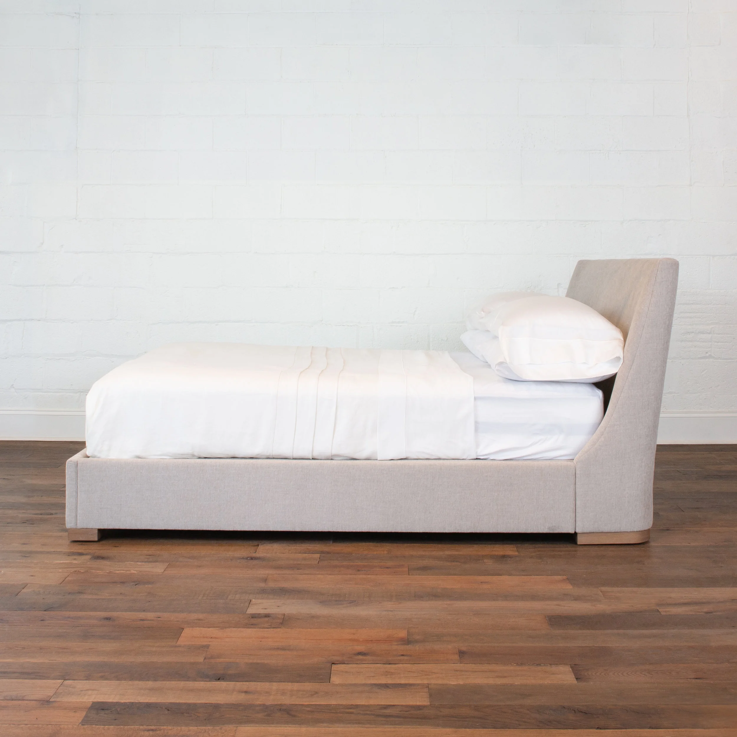 Curved_Platform_Bed_Side.jpg