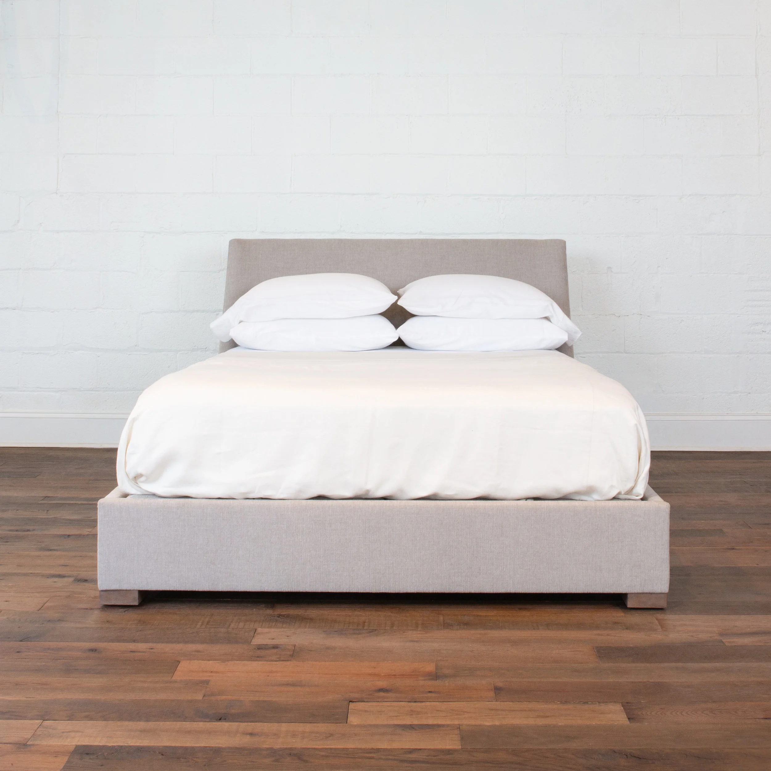 Curved_Platform_Bed_Front.jpg