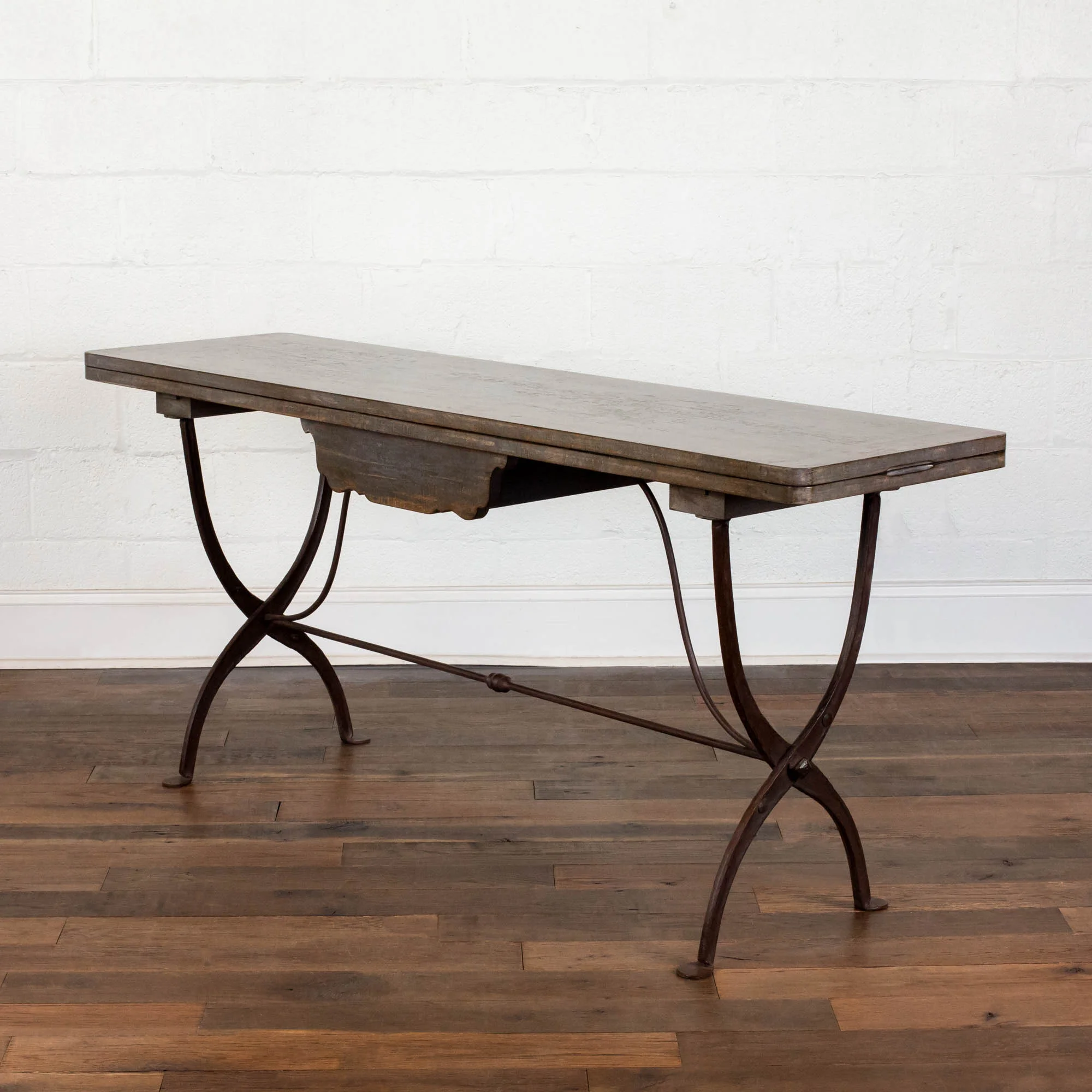 hampton_console_pewter_angle.jpg