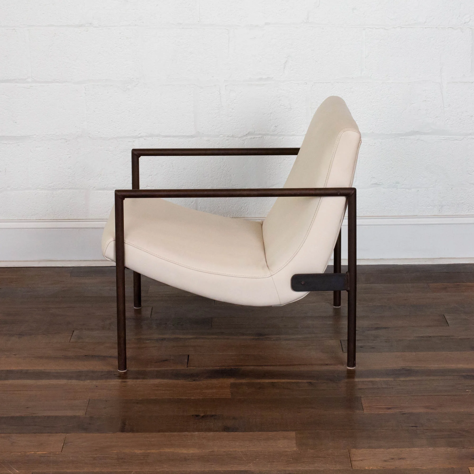 griffin_chair_ivory_leather_side.jpg