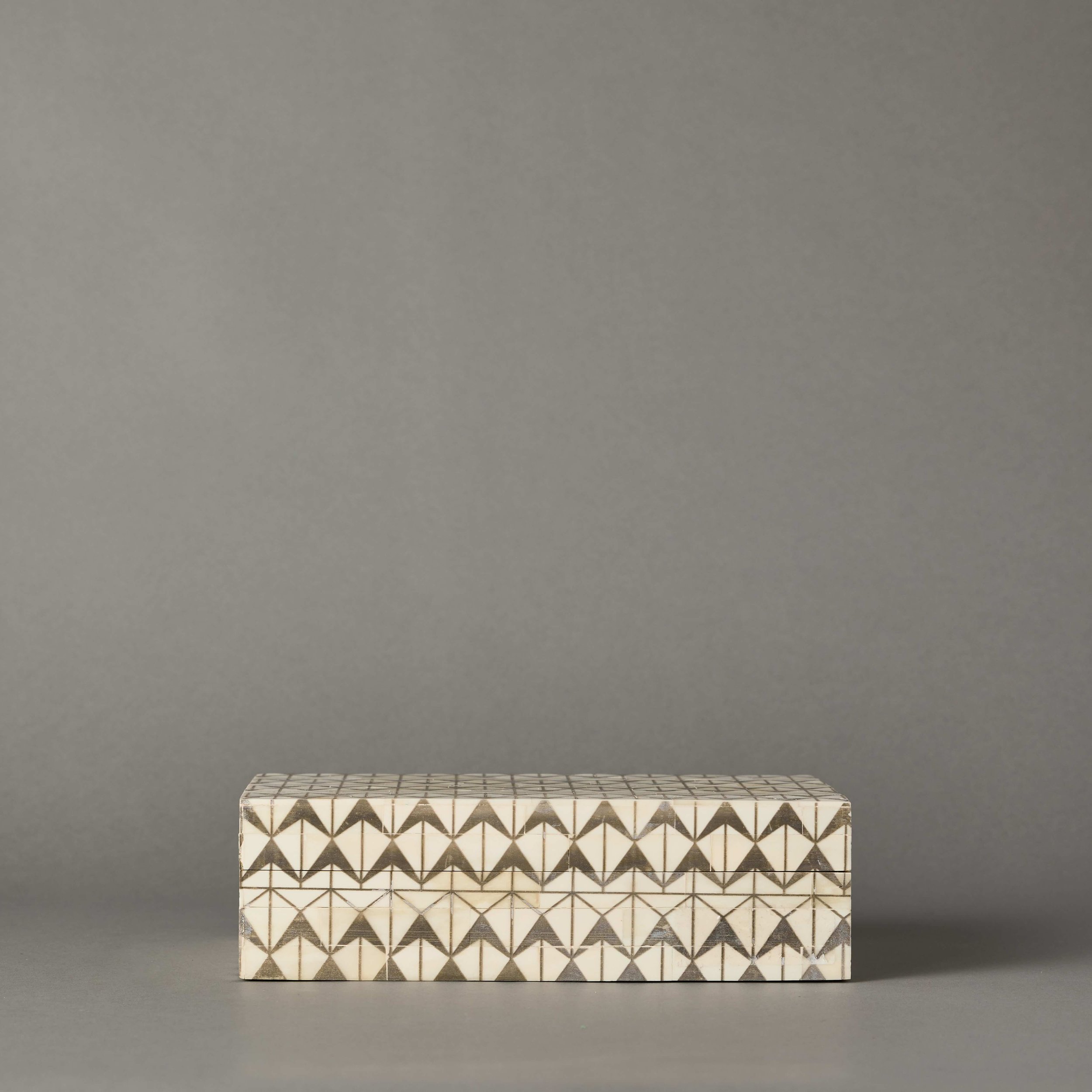 Grey Arrow Box | Medium