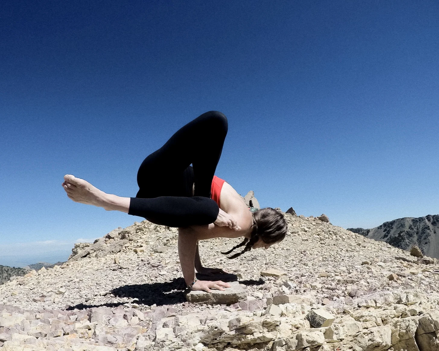AnnaVanugaYoga.jpg