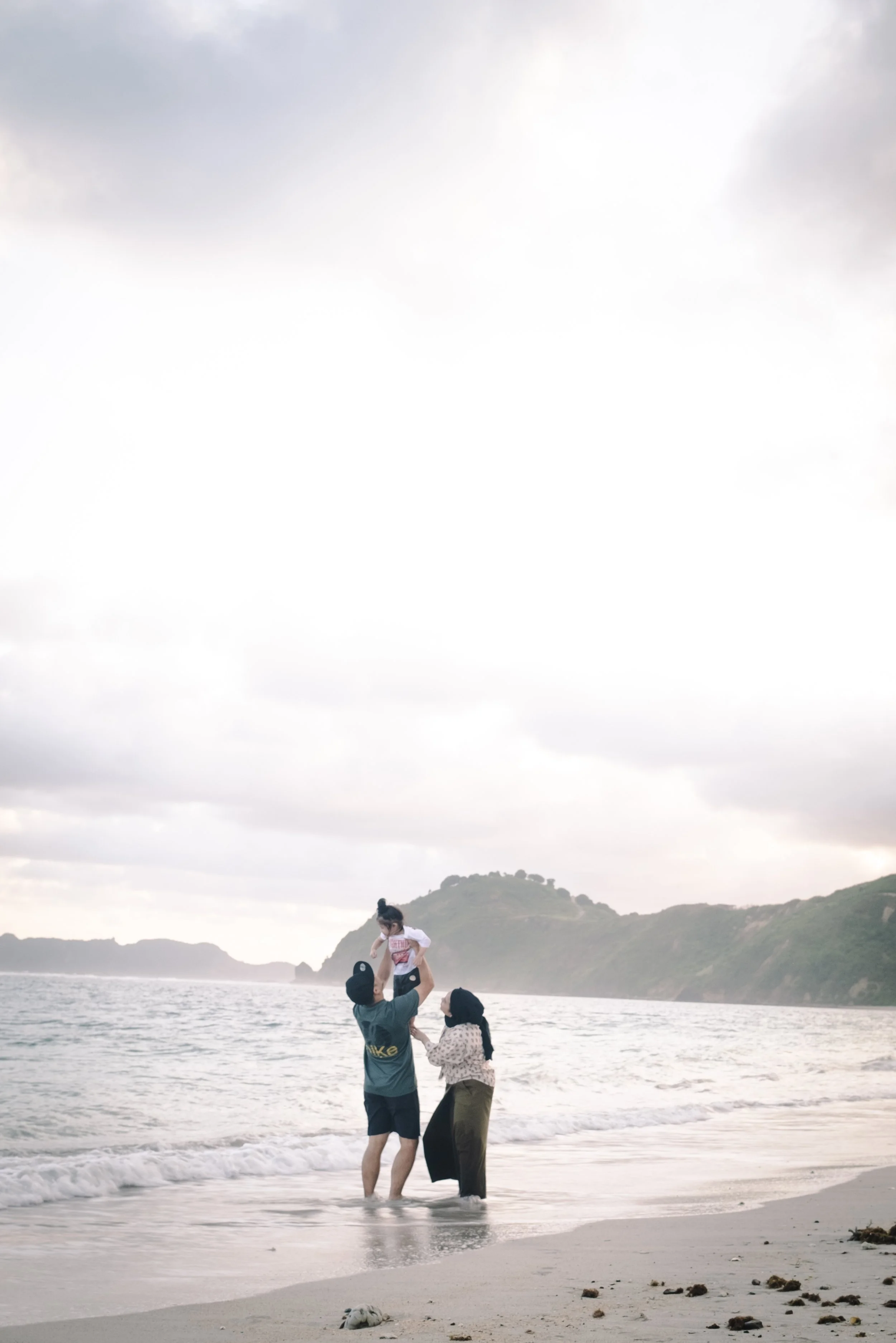  Read the experiences here :    4D3N - South coast Lombok    Test 