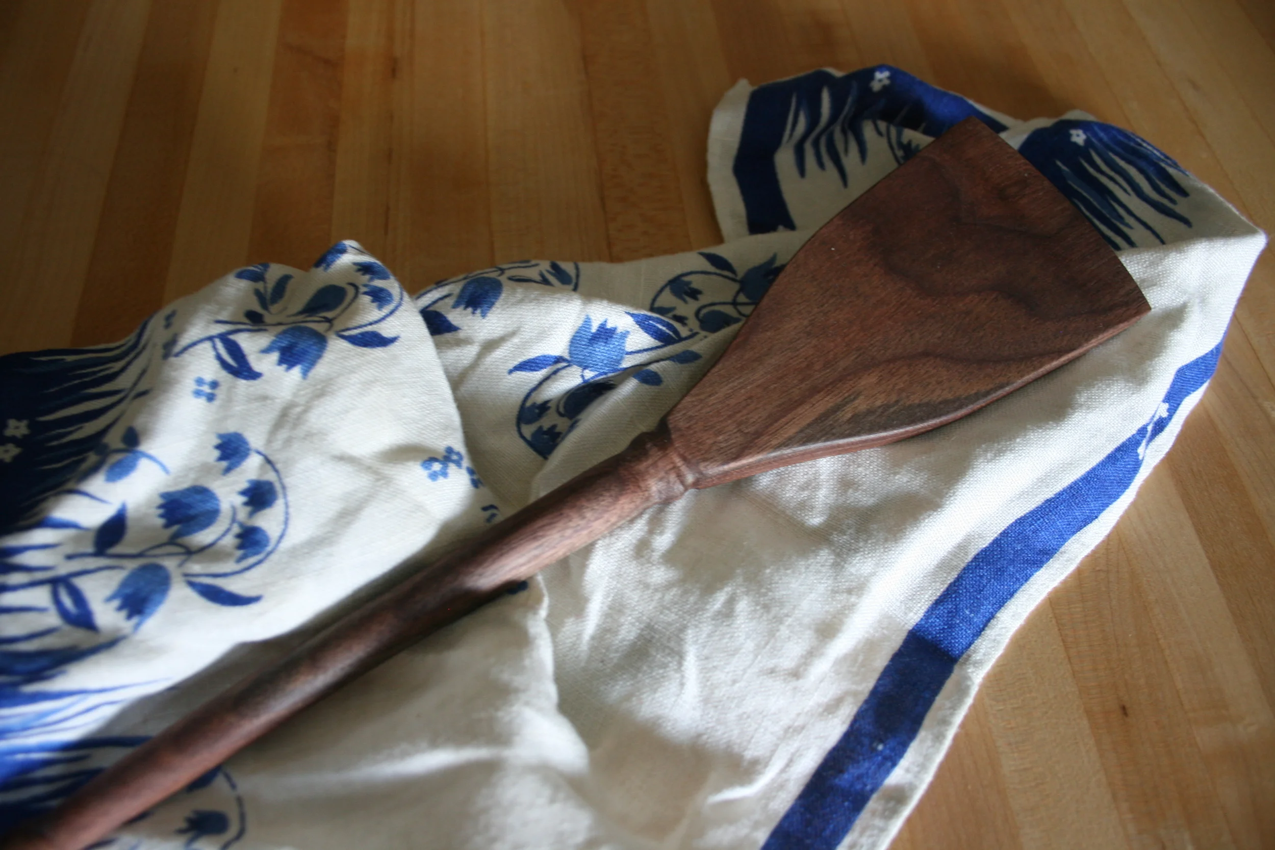  &nbsp; &nbsp; walnut spatula 