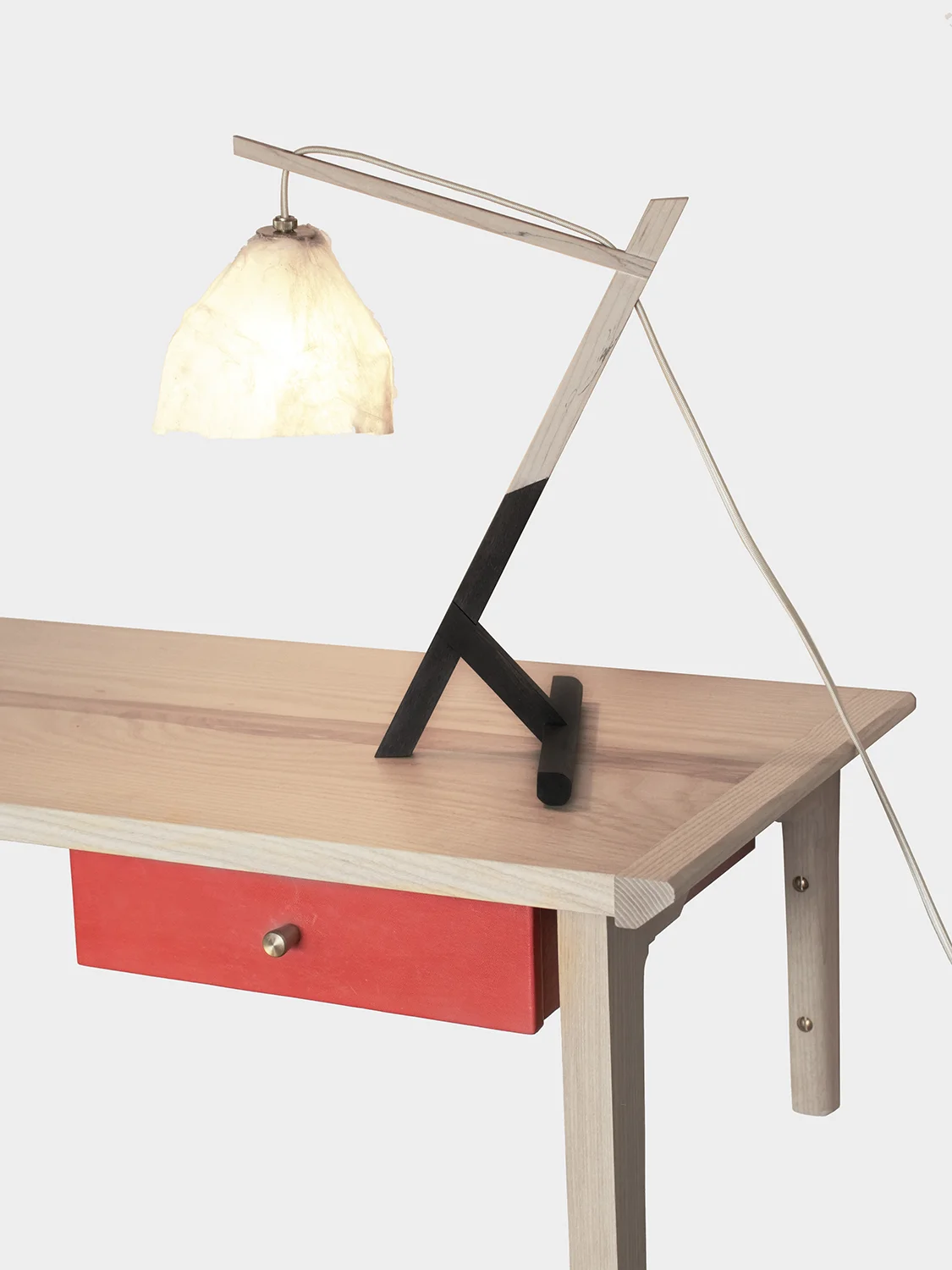 lamp + desk designed by sojen