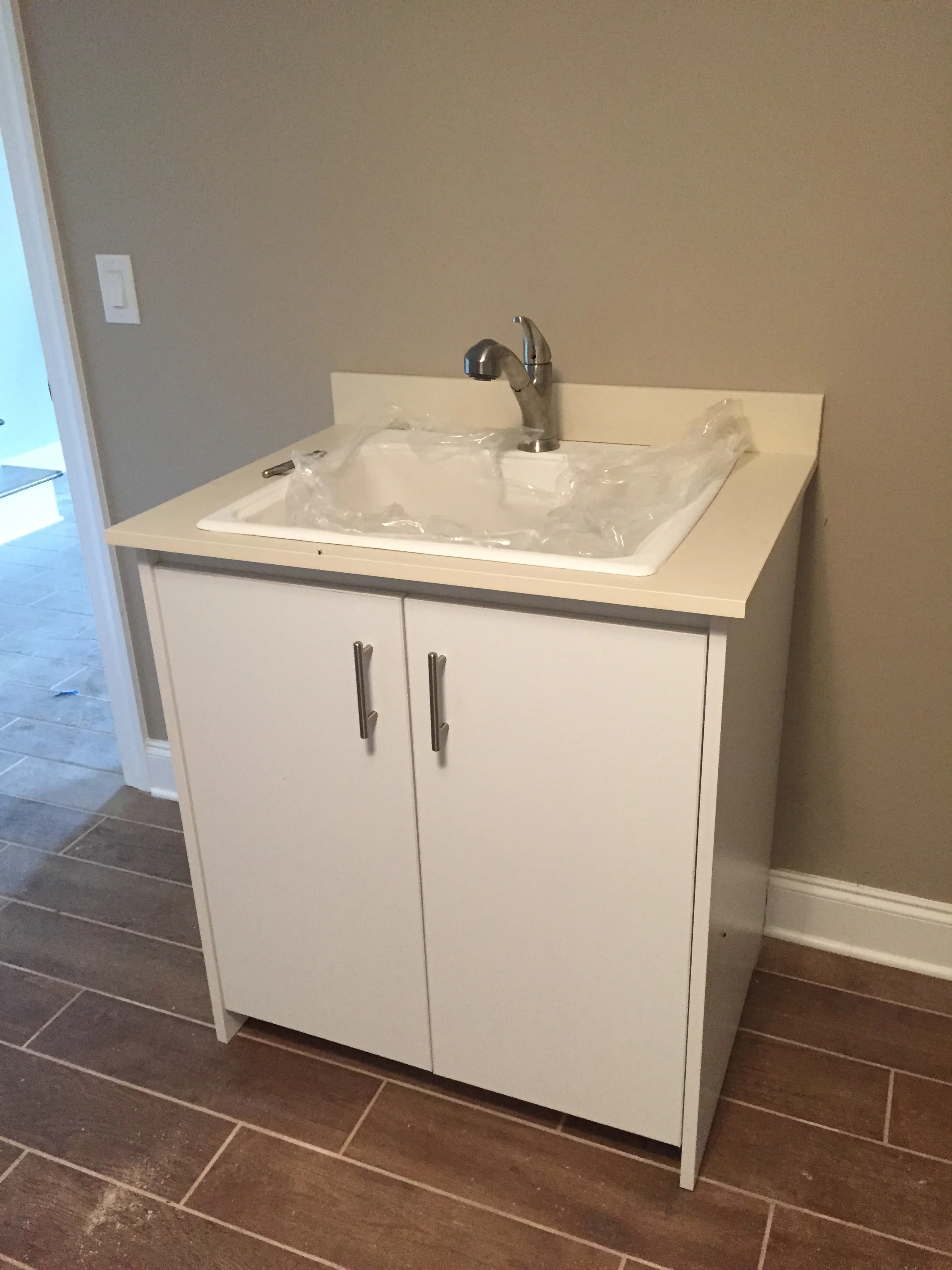 Laundry sink