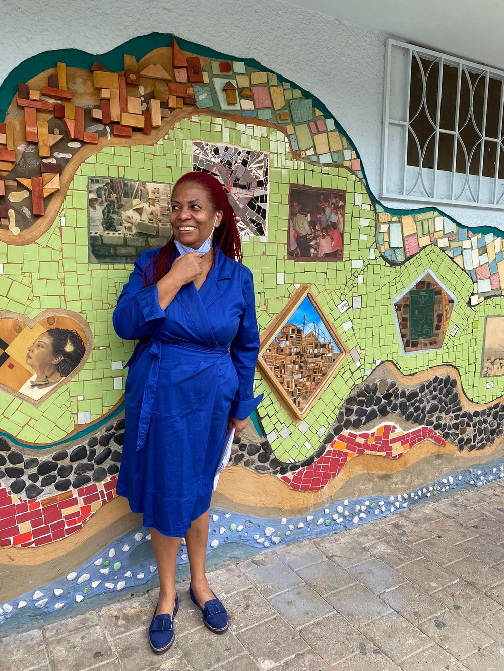  Betsy Edith Rentería Bonilla, is the principal of the Fe y Alegría school, which educates students, the majority of them Afro-Colombian. She introduced the first course in Afro culture and history to help students appreciate their rich culture. 