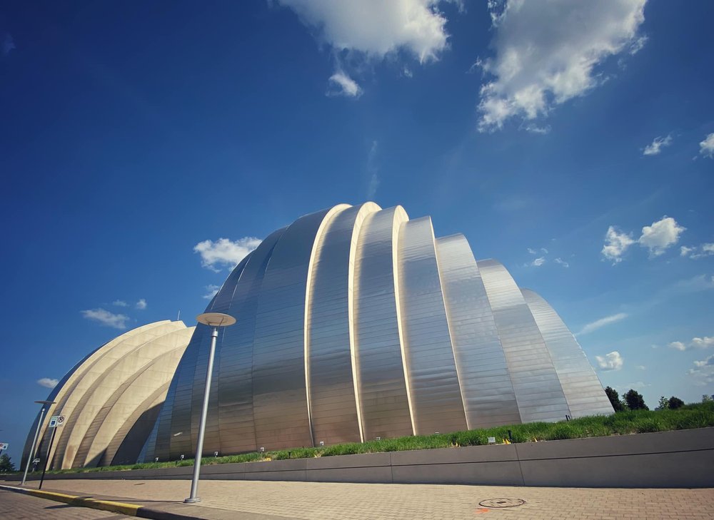  The Kaufmann Center for the Performing Arts, designed by Moshe Safdie. 