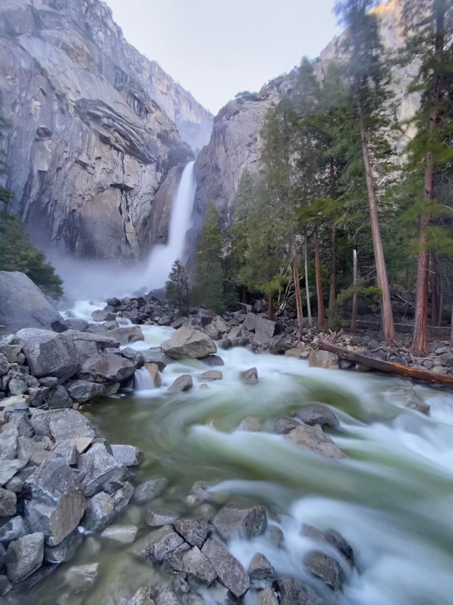  Yosemite Falls. 