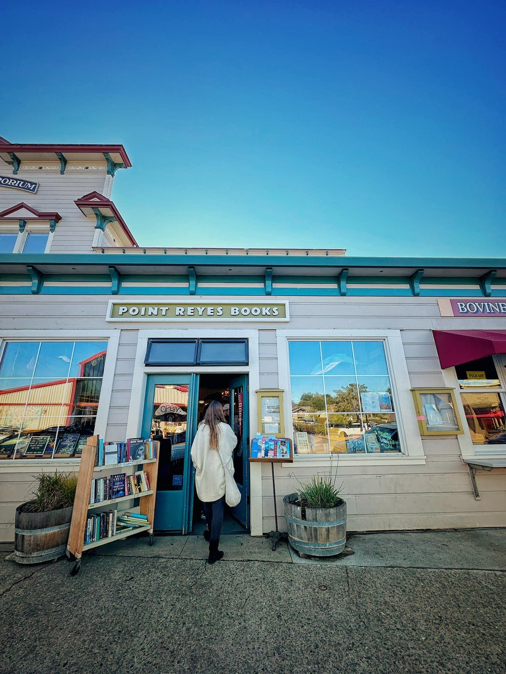  Support independent bookstores! Thanks for the recommendation, Jim Sano! Point Reyes Books, Point Reyes Station, California. 