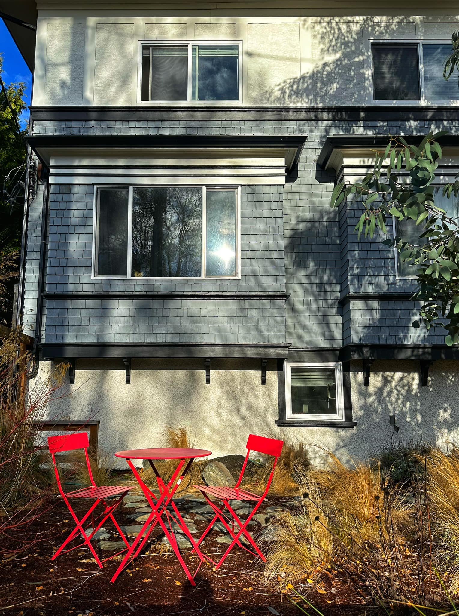  The delights of the pedestrian-friendly Fairfield neighborhood—with right-scaled houses—that supports its small, local businesses. Victoria, British Columbia. 