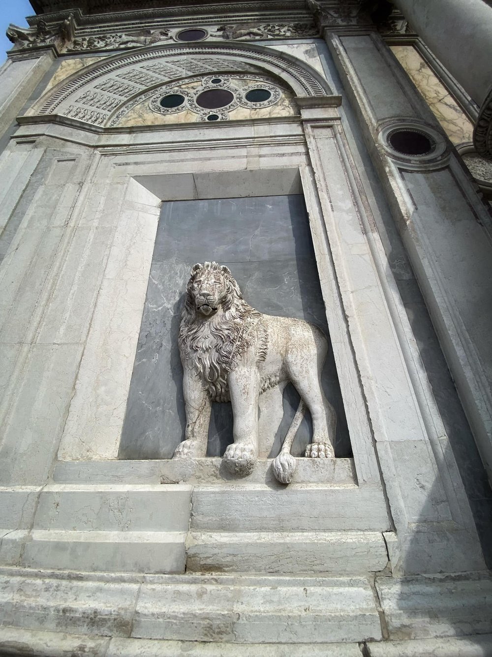  A lion, usually golden and one paw holding a book, is the symbol of the once-powerful city-state. 