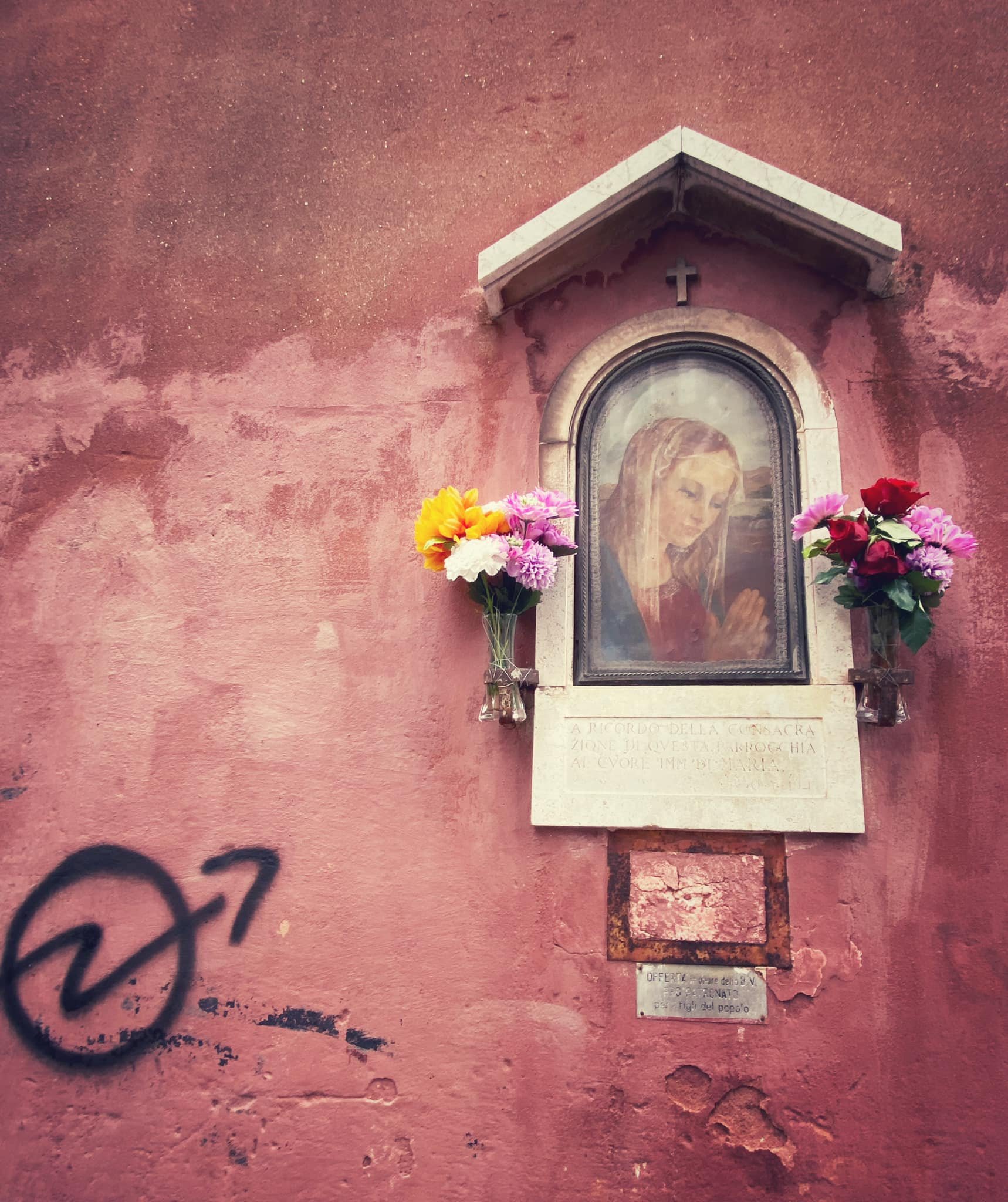  Venice in a picture: both sacred and profane. 