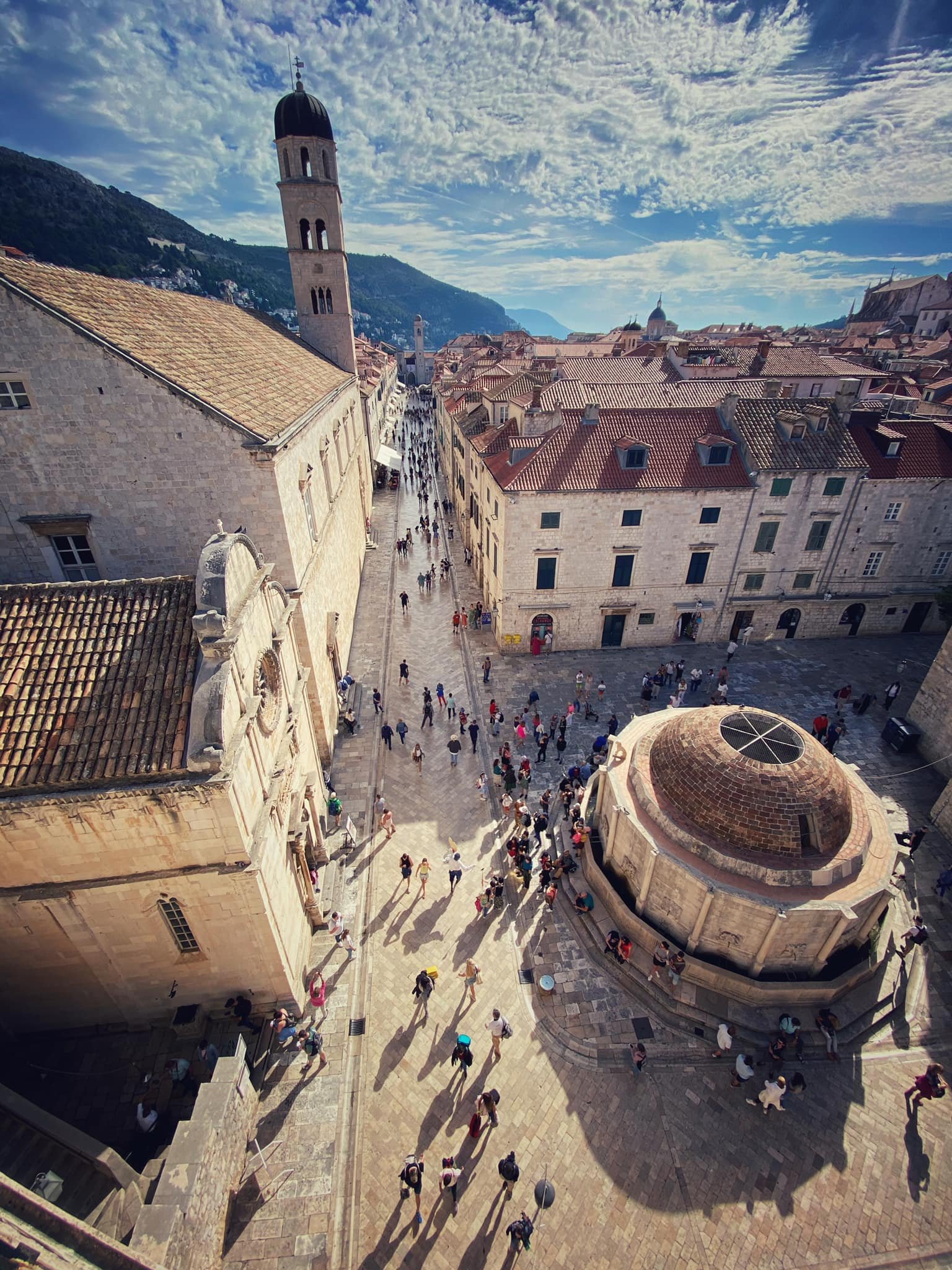  The Main Street in the old city. 