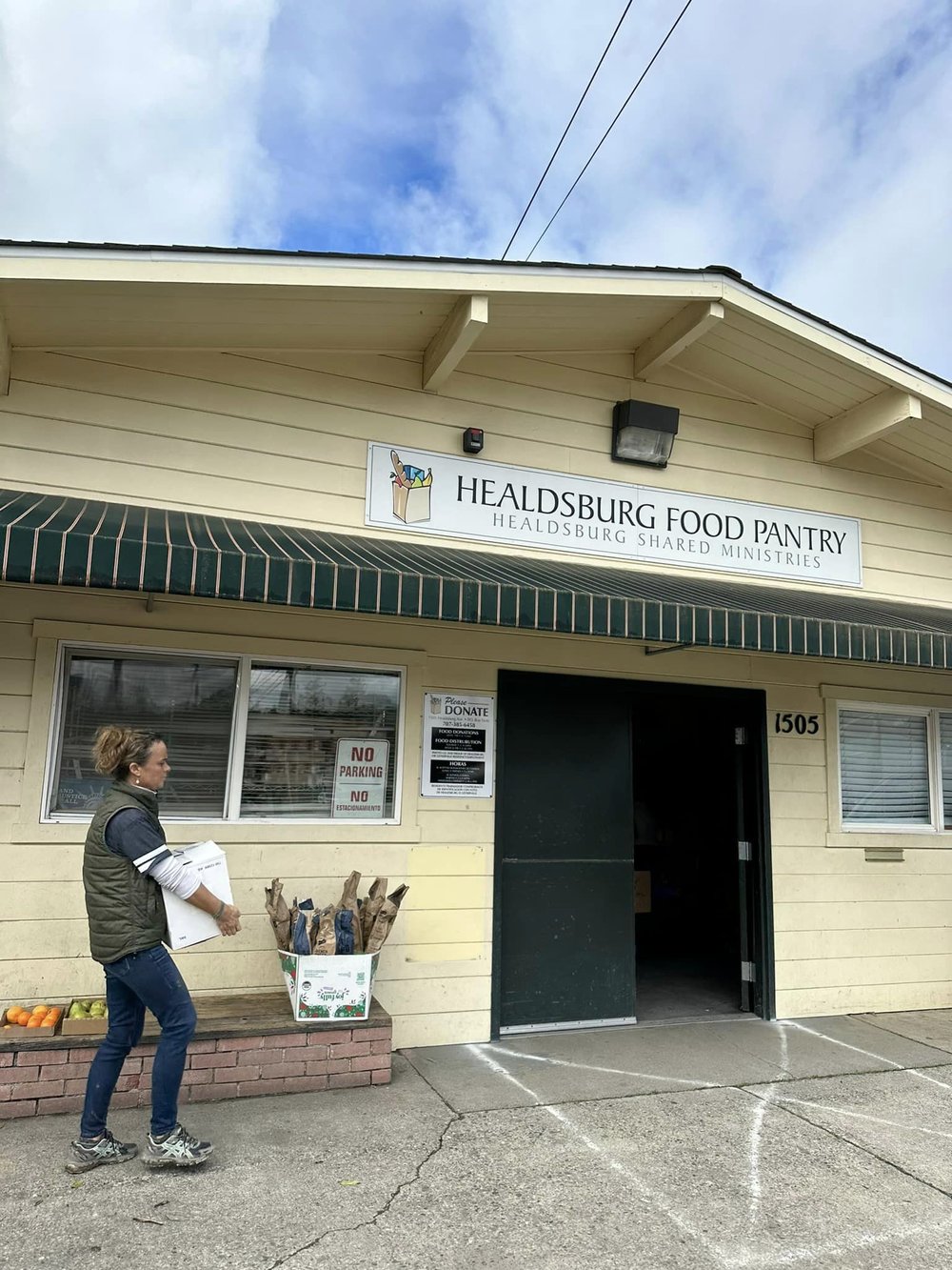  Kelly drops off a box of citrus to the local food bank. 