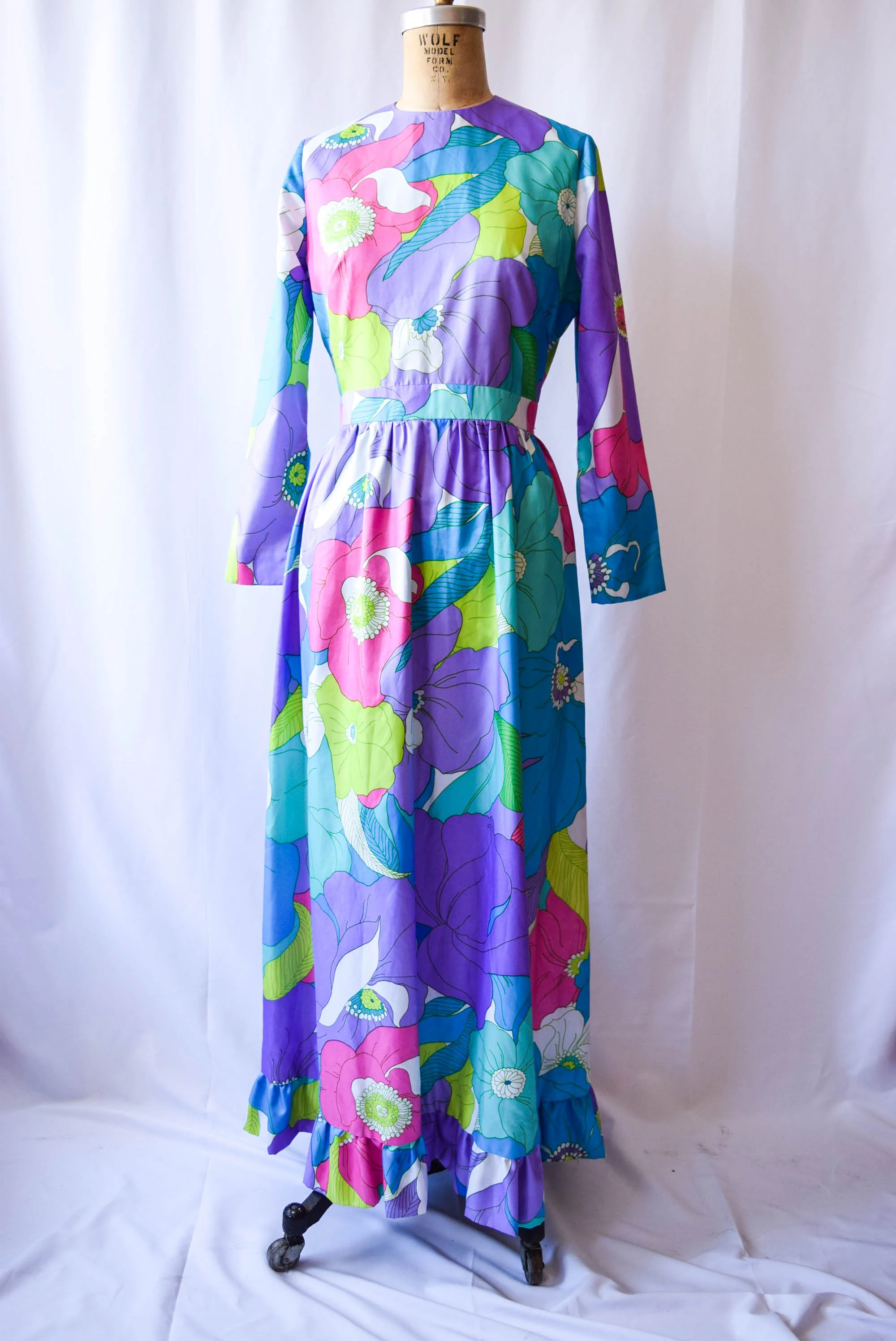 chinese dress ladies vintage off the shoulder floral print maxi dress 70s  hong kong vintage