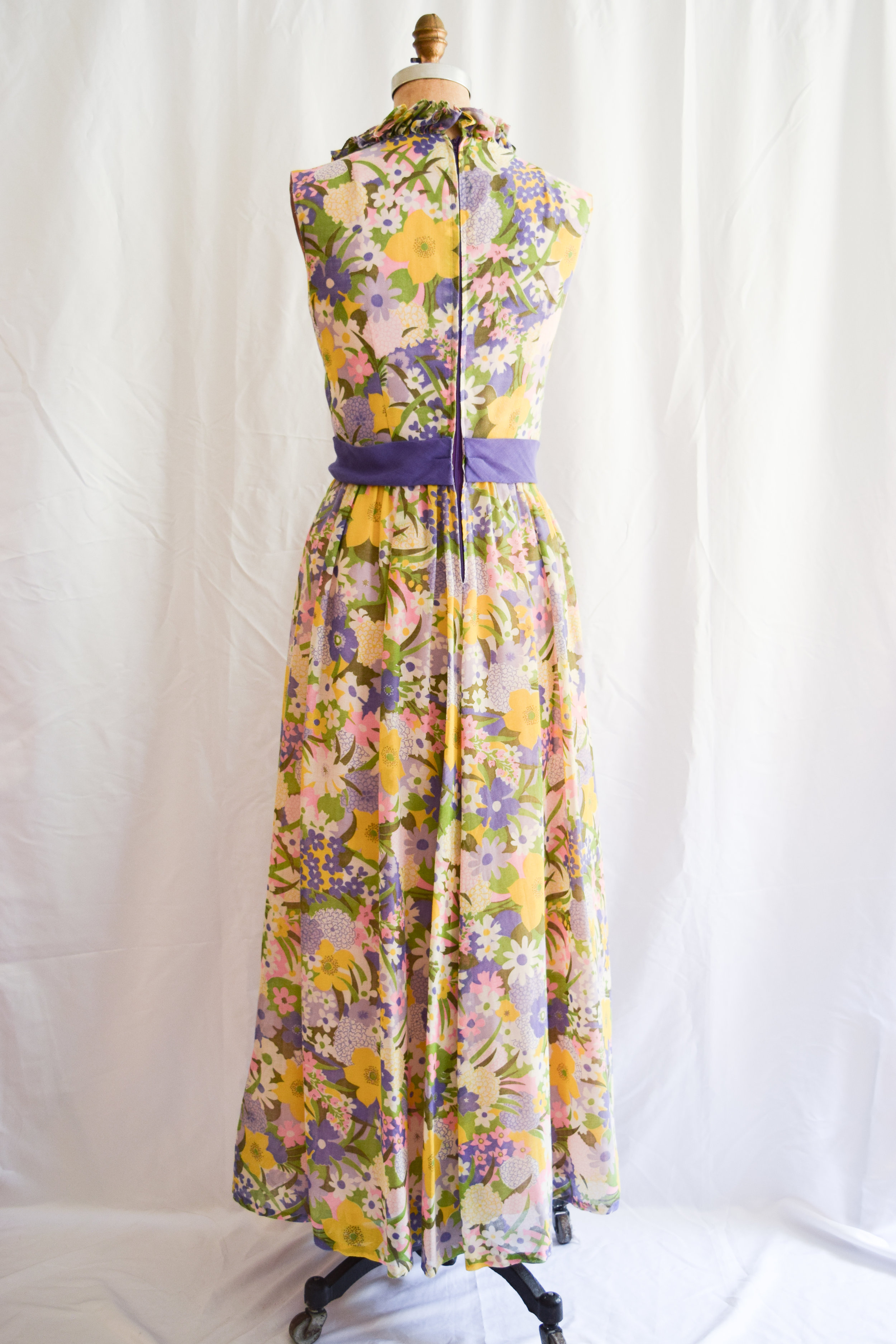 Miss Elliette. Vintage 1960s / 70s Garden Party Cotton Floral Maxi ...