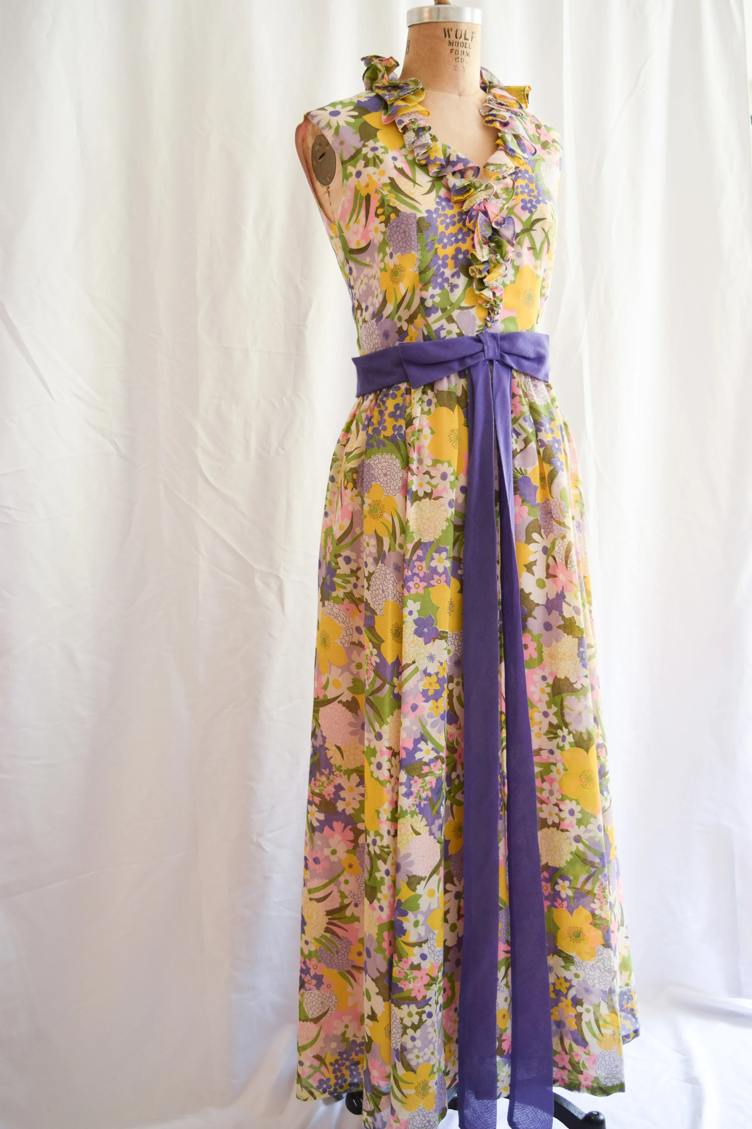 Miss Elliette. Vintage 1960s / 70s Garden Party Cotton Floral Maxi Dress   Bobbins & Bombshells
