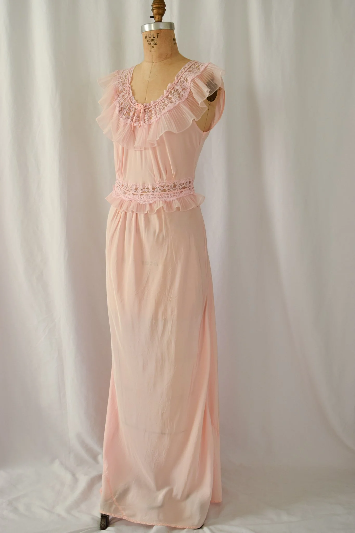 Adonna. Vintage 1940s Pink Rayon 