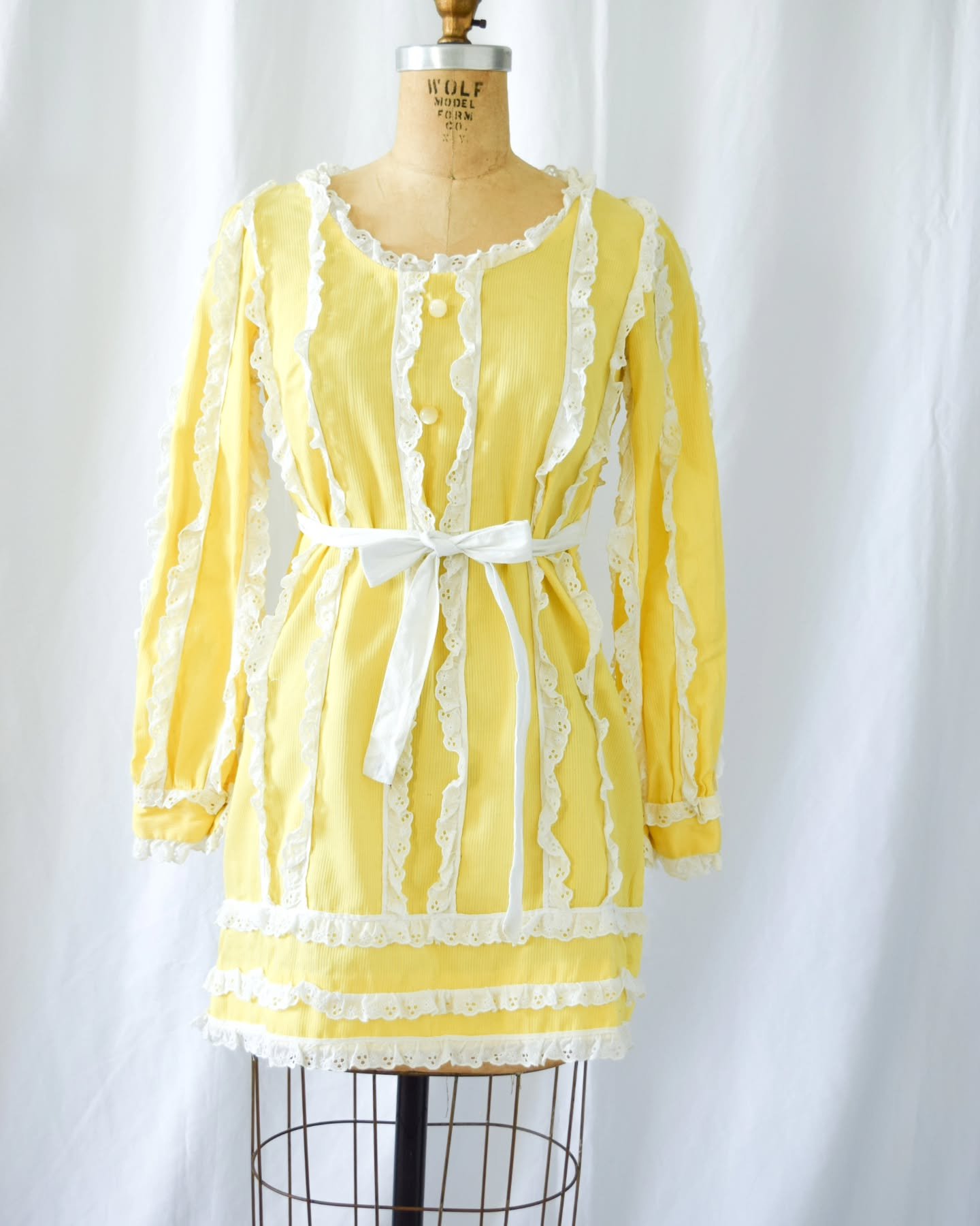 So Jane Birkin in the South of France! 1960s yellow and white eyelet ruffle mini dress. In the shop and part of my latest vintage collection, En Provence. 
.
.
.
#vintagedress #janebirkinstyle #1960sdress #yellowvintagedress #vintageshop #vintagefash