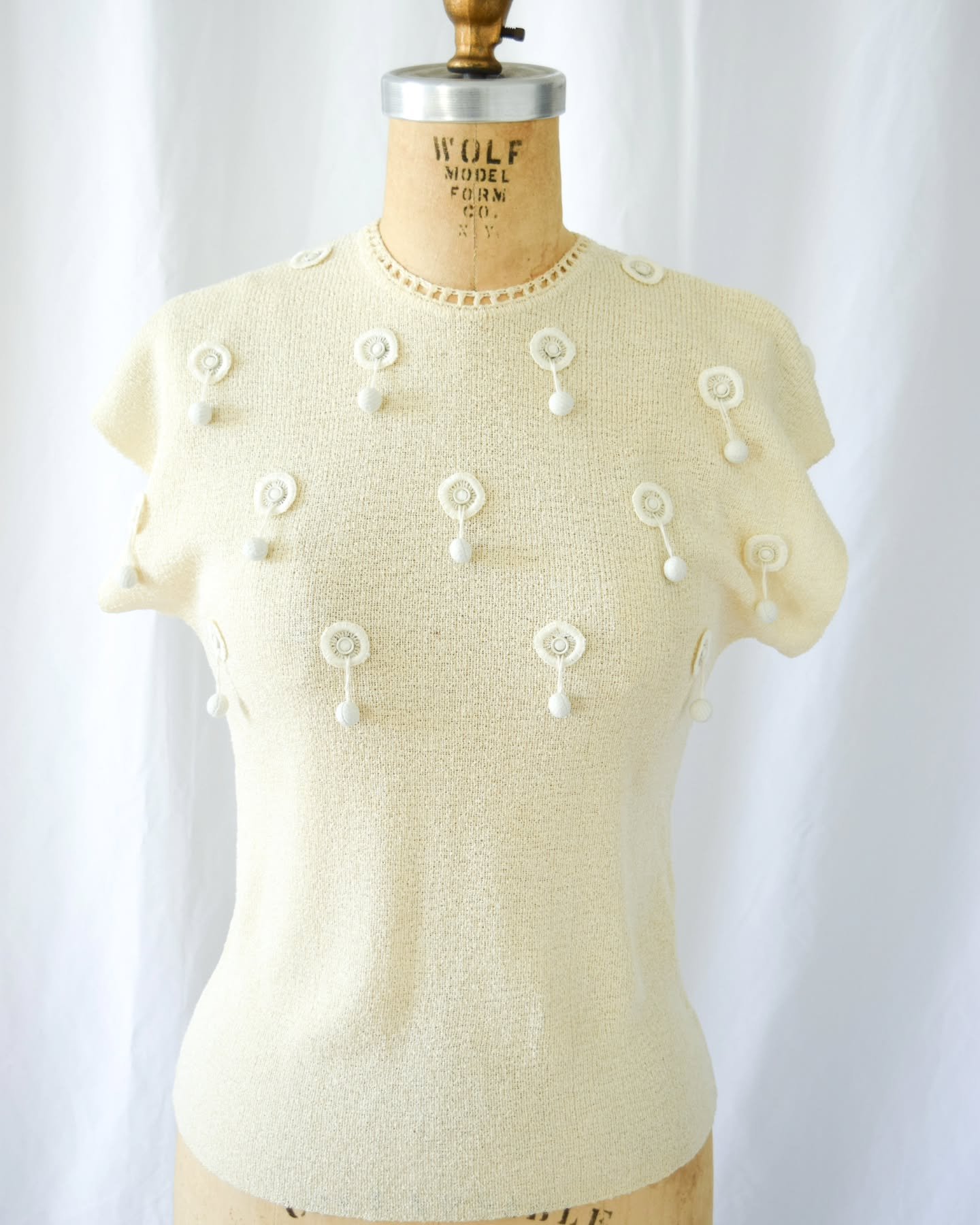 New! 1950s vintage Brookshire of California knit top with the cutest tassel pompom knots! Available on the site and part of my latest collection; En Provence 🌼
.
.
.
#vintageshop #truevintage #1950sfashion #vintagesweater #vintagefashion