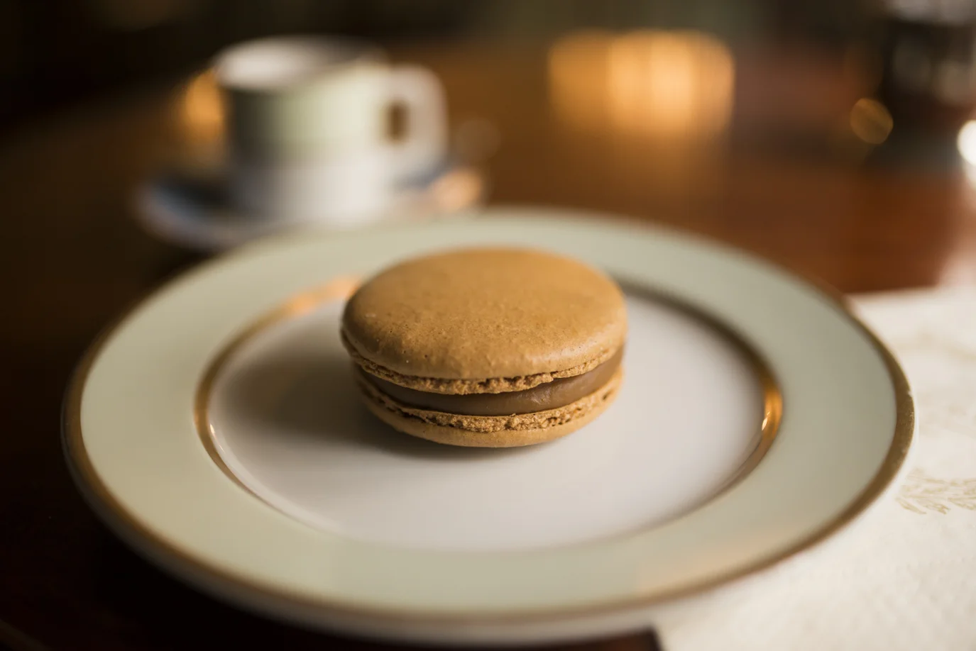 Caramel buerre salé (yes, that is a large macaron)