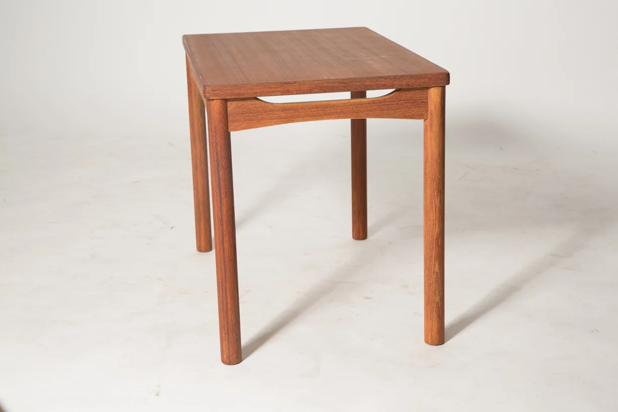 carve skirt end table 5.jpg